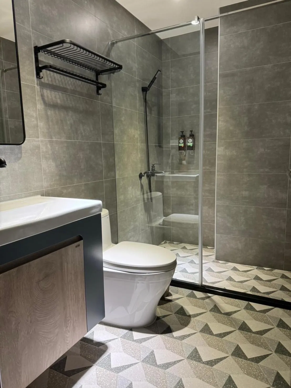 Shower in Long Lang Homestay