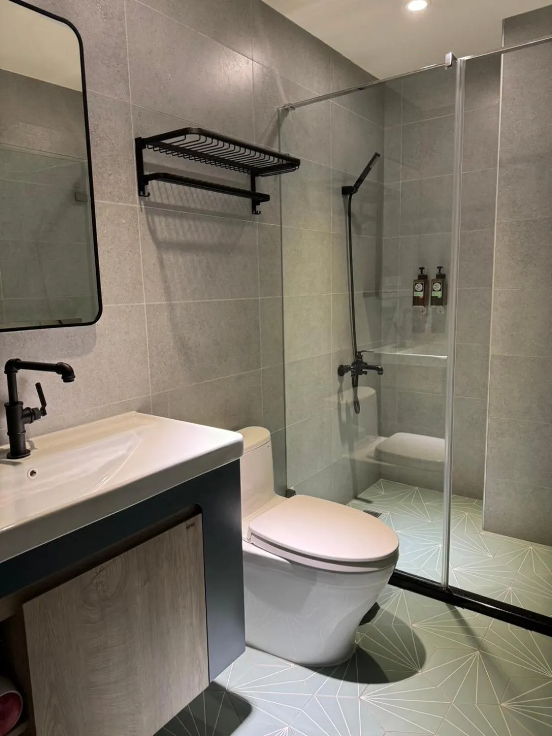 Shower in Long Lang Homestay