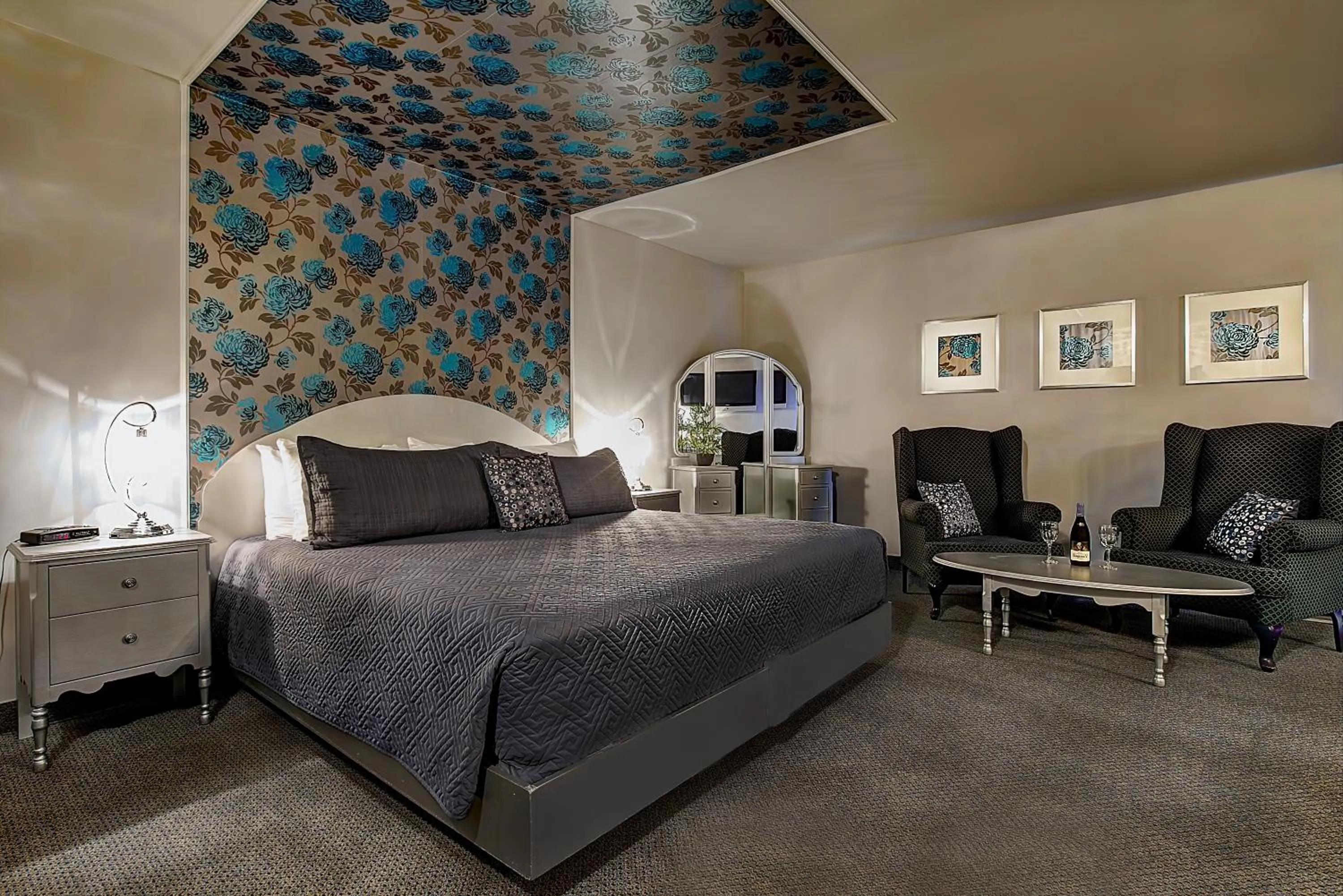 Bed in Hotel & Suites Monte-Cristo