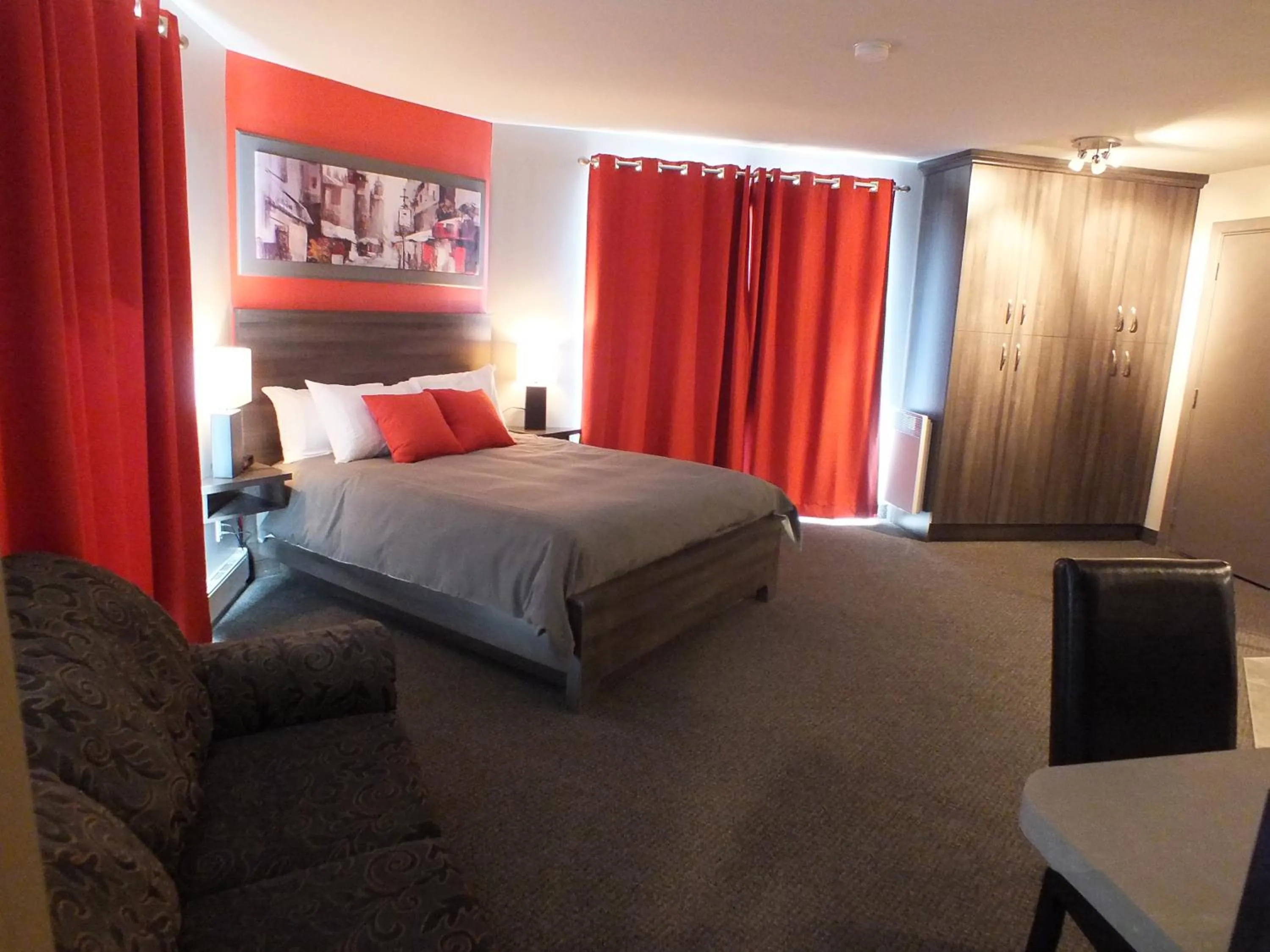 Bed in Hotel & Suites Monte-Cristo