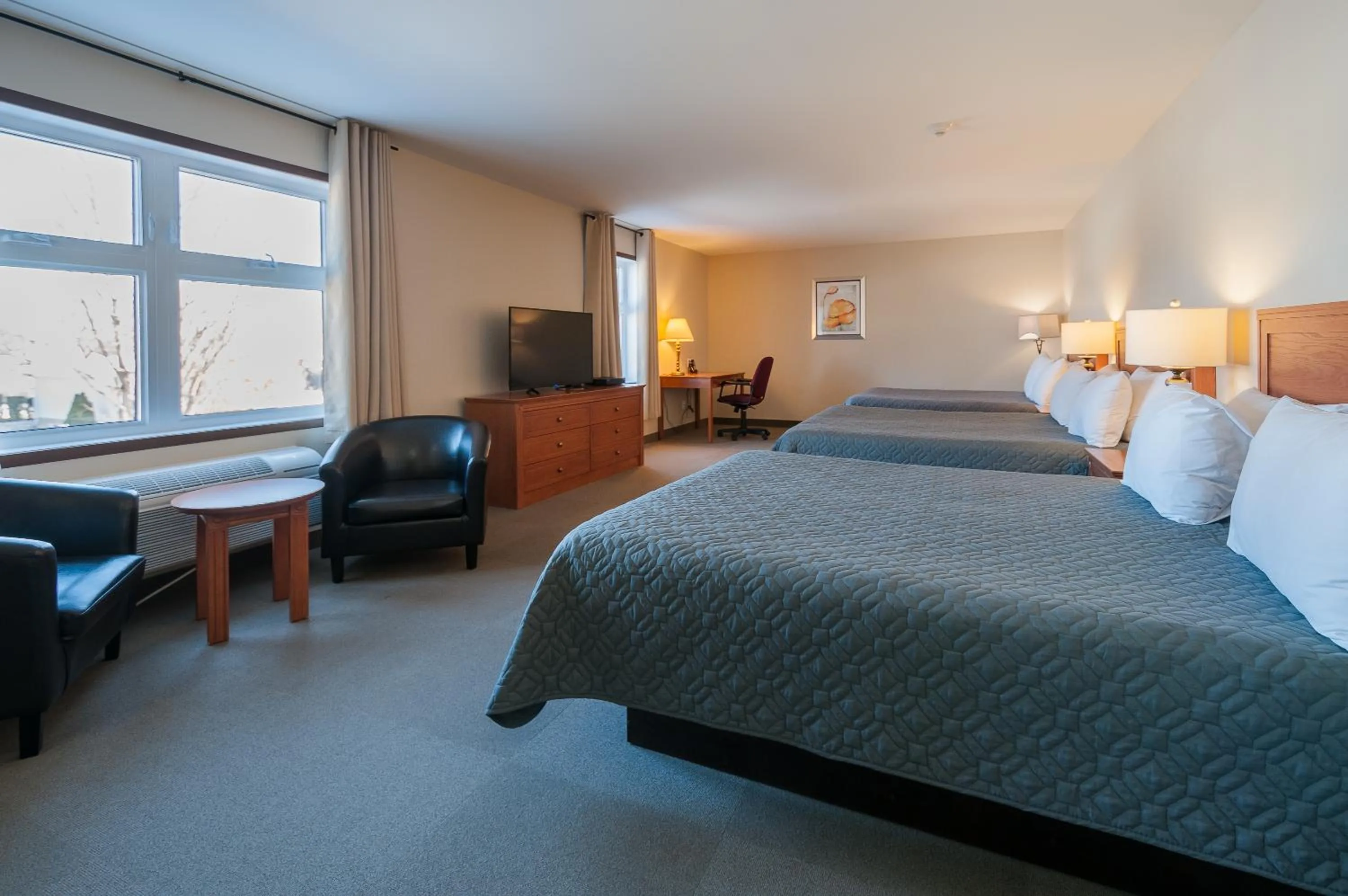 Bed in Hotel & Suites Monte-Cristo