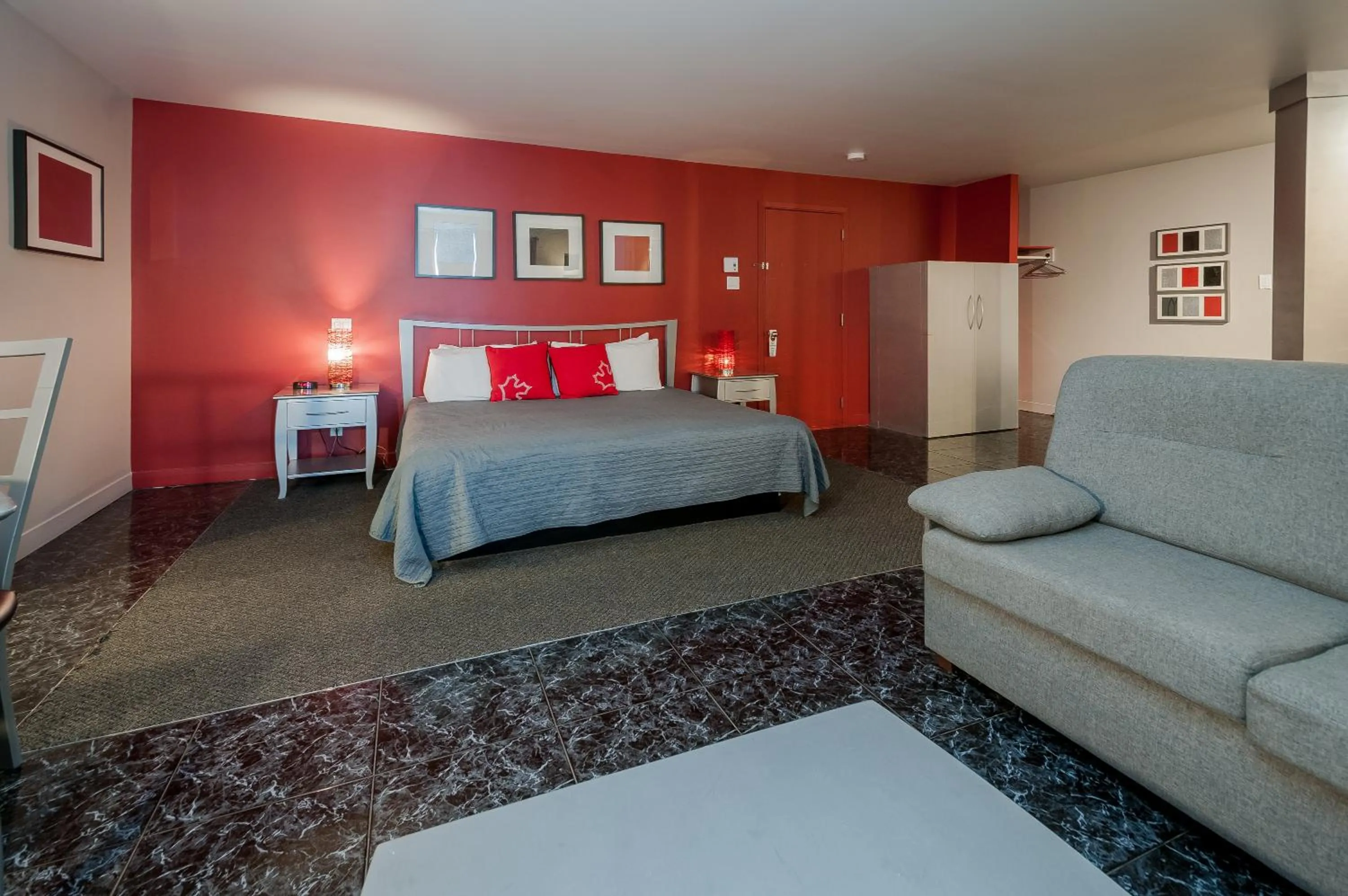 Bed in Hotel & Suites Monte-Cristo