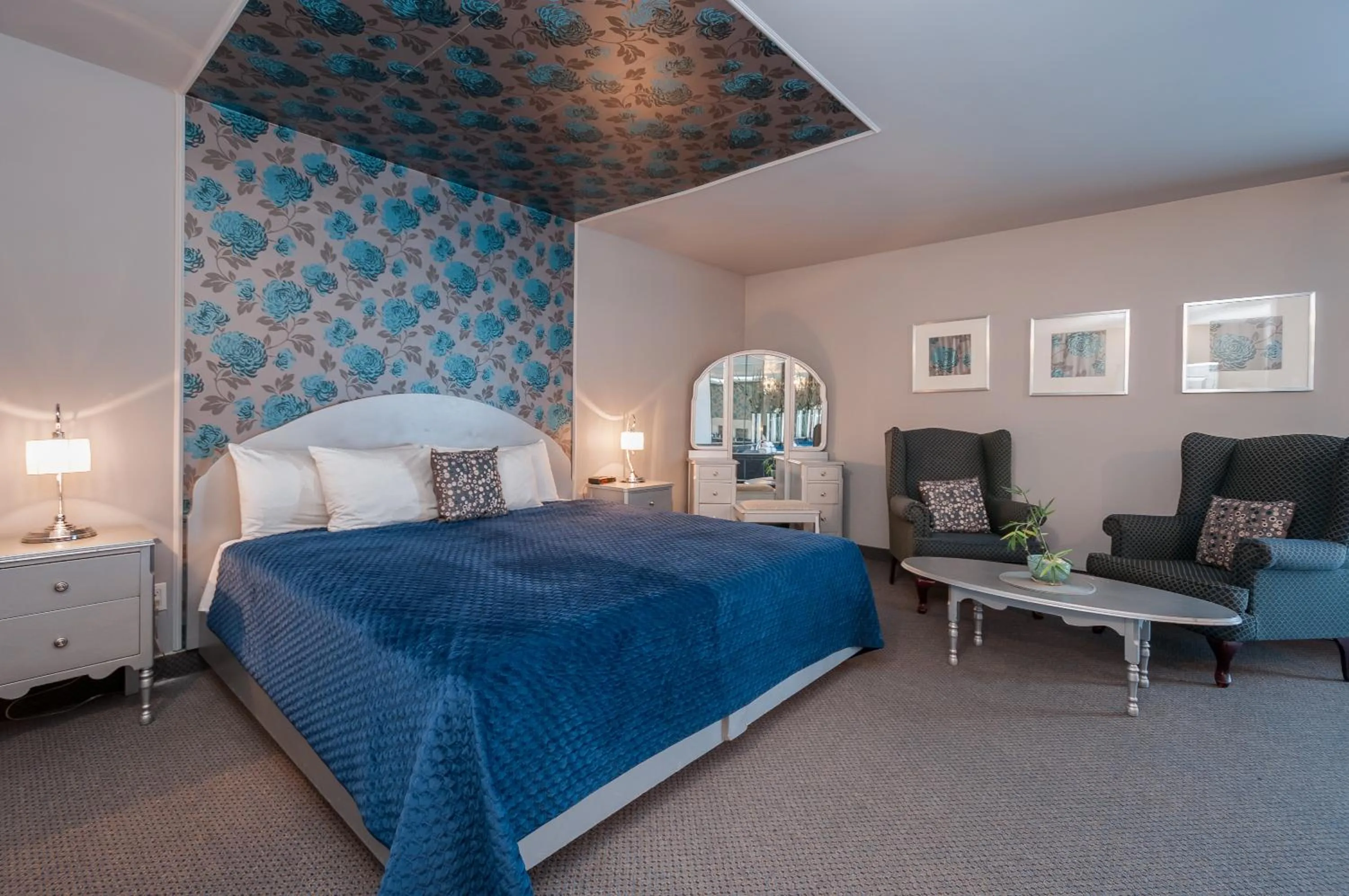 Bed in Hotel & Suites Monte-Cristo