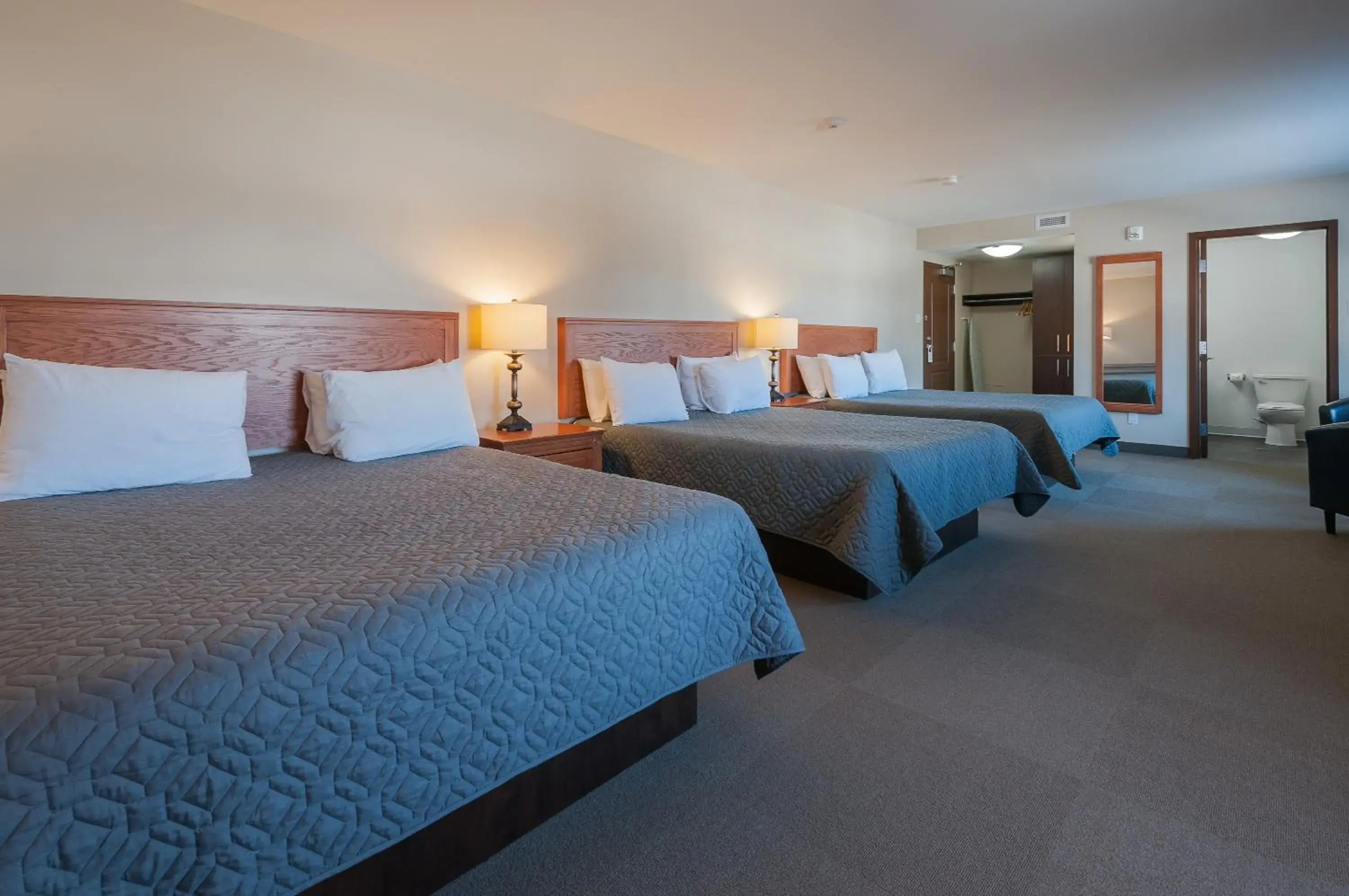 Bed in Hotel & Suites Monte-Cristo Bed in Hotel & Suites Monte-Cristo