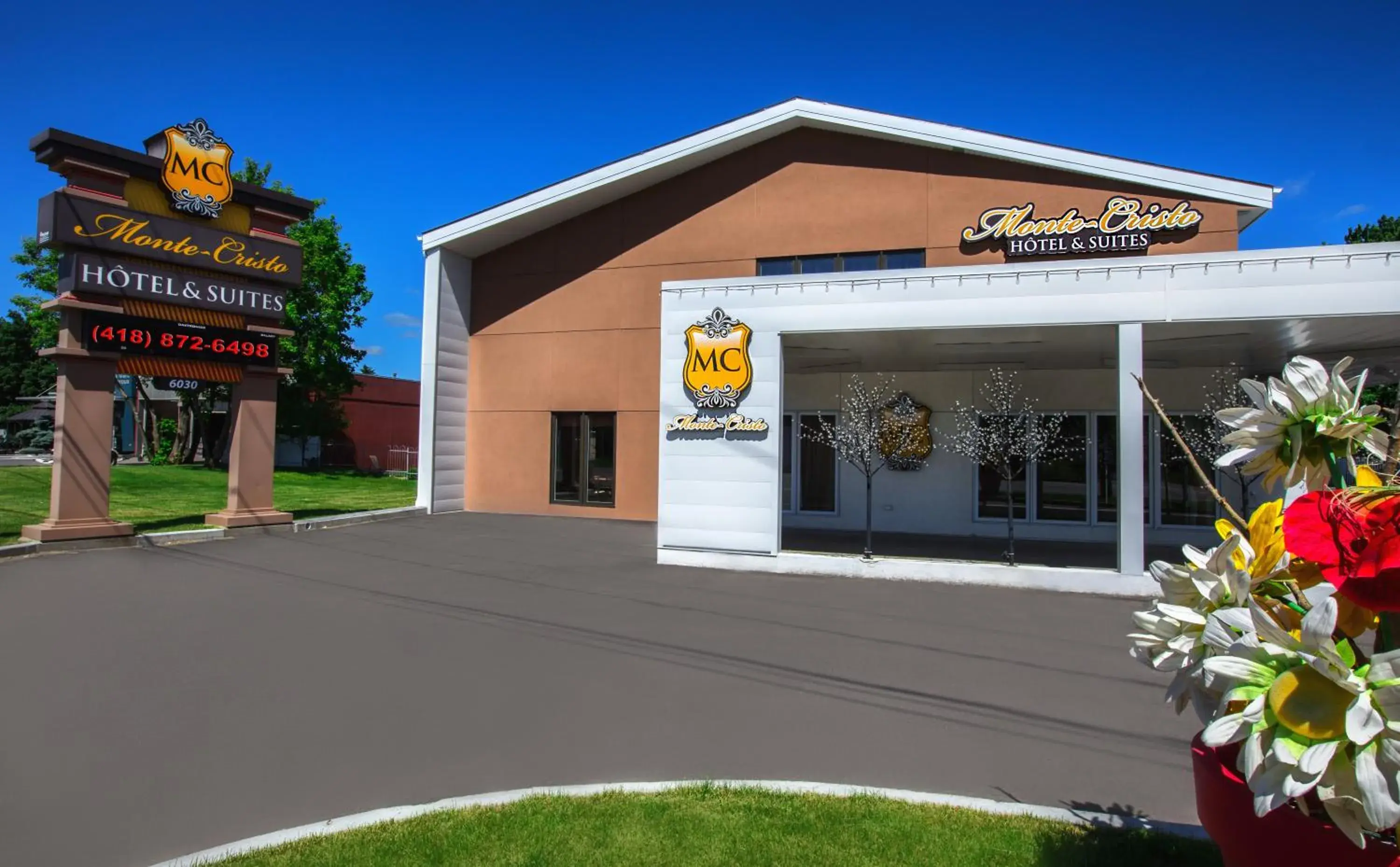 Facade/entrance in Hotel & Suites Monte-Cristo Facade/entrance in Hotel & Suites Monte-Cristo