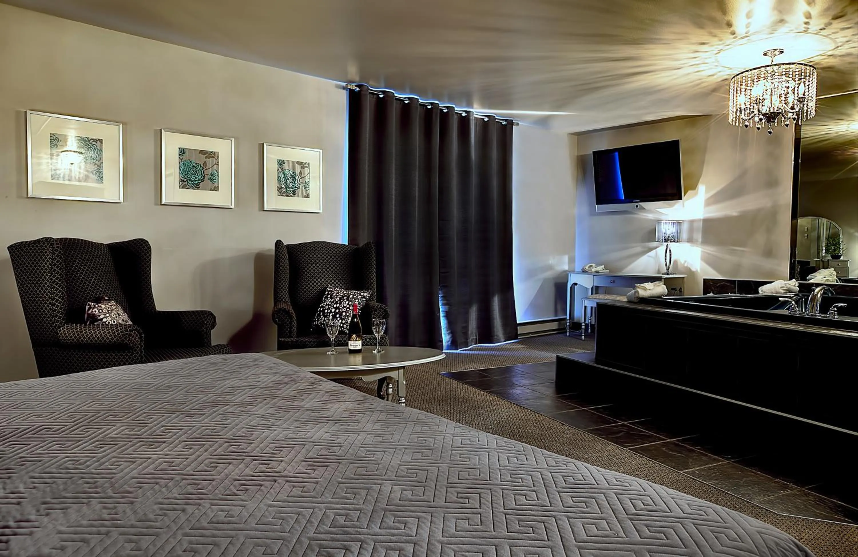 Bed in Hotel & Suites Monte-Cristo