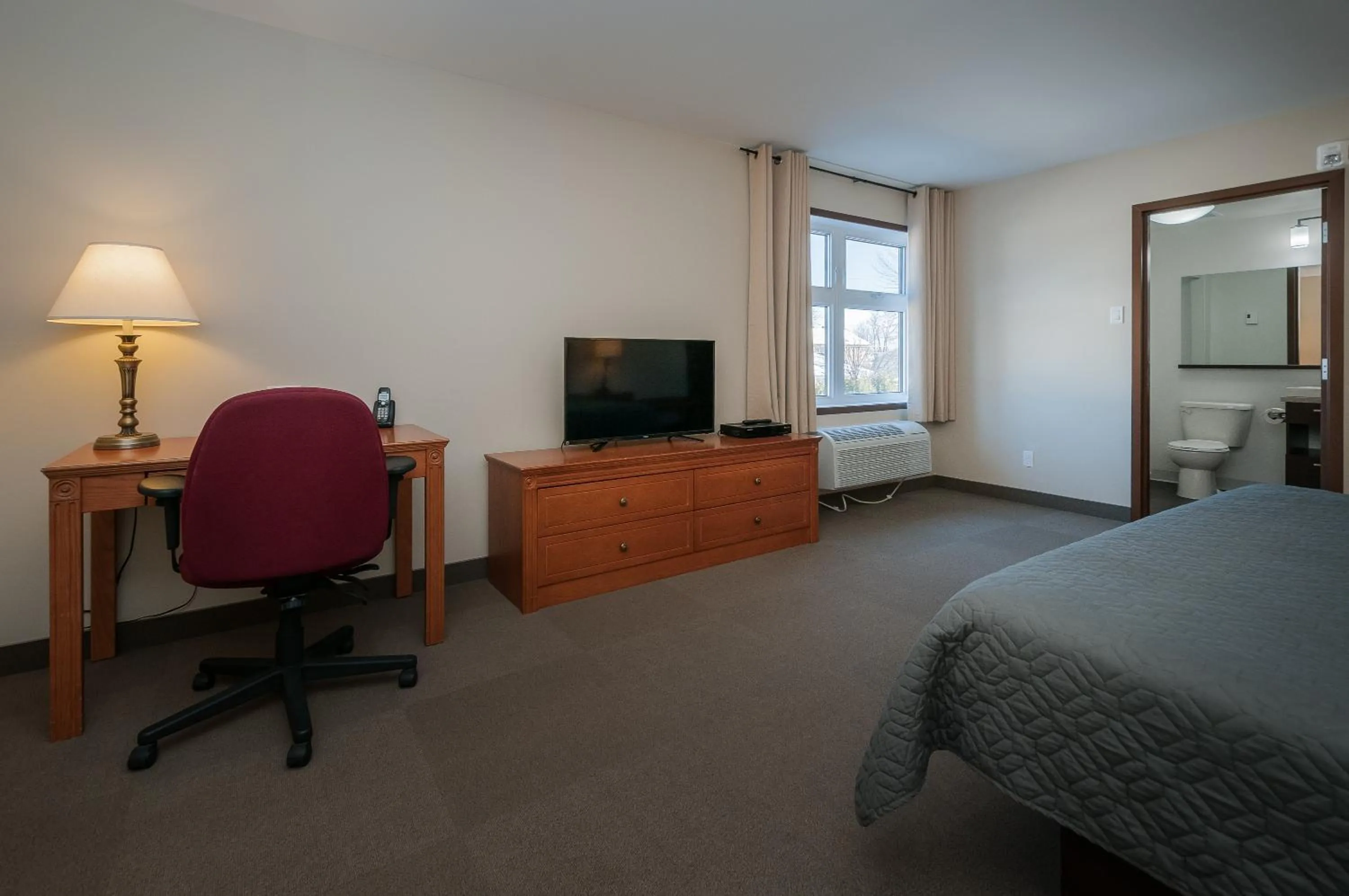 Bed in Hotel & Suites Monte-Cristo