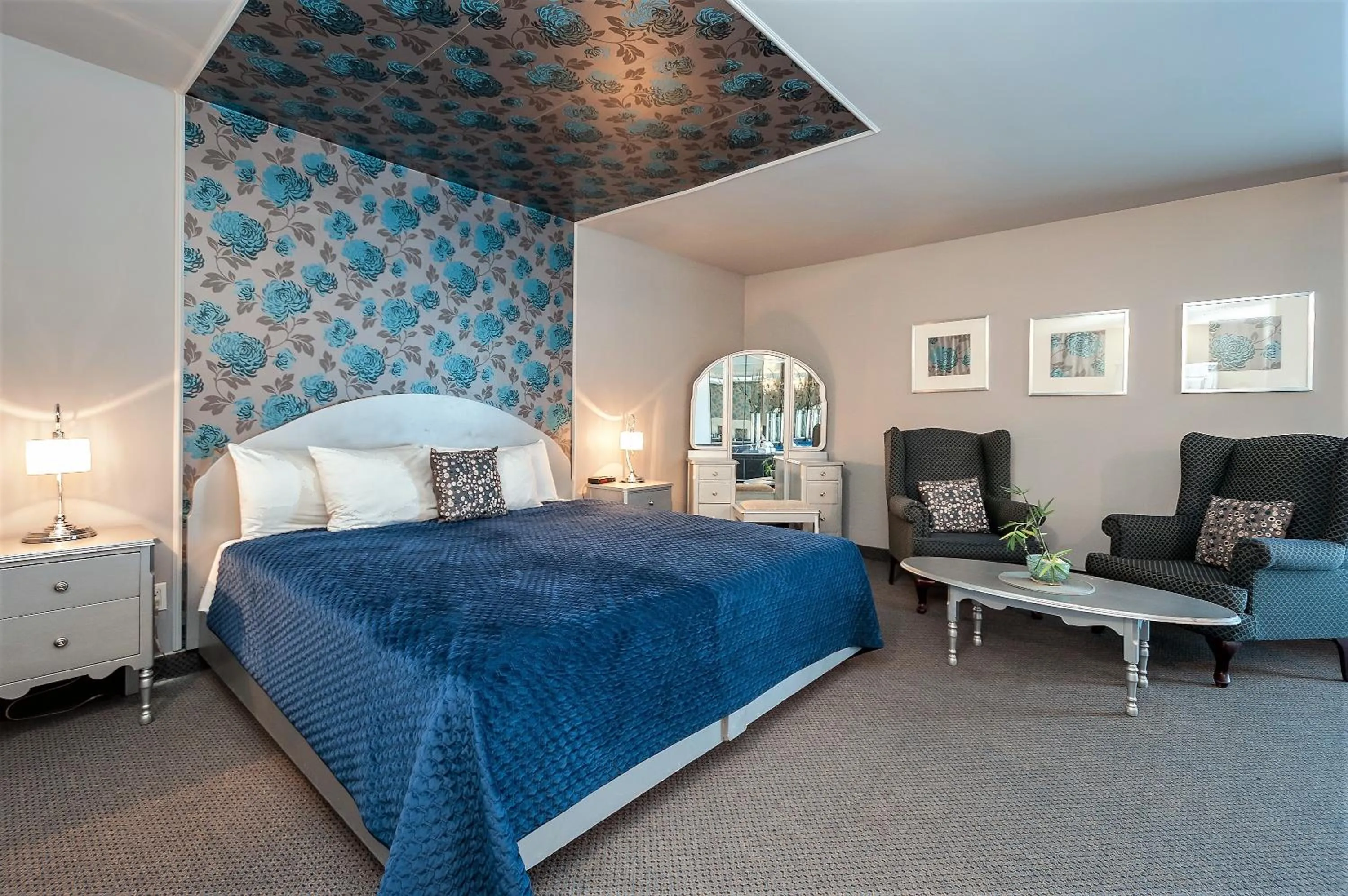 Bed in Hotel & Suites Monte-Cristo