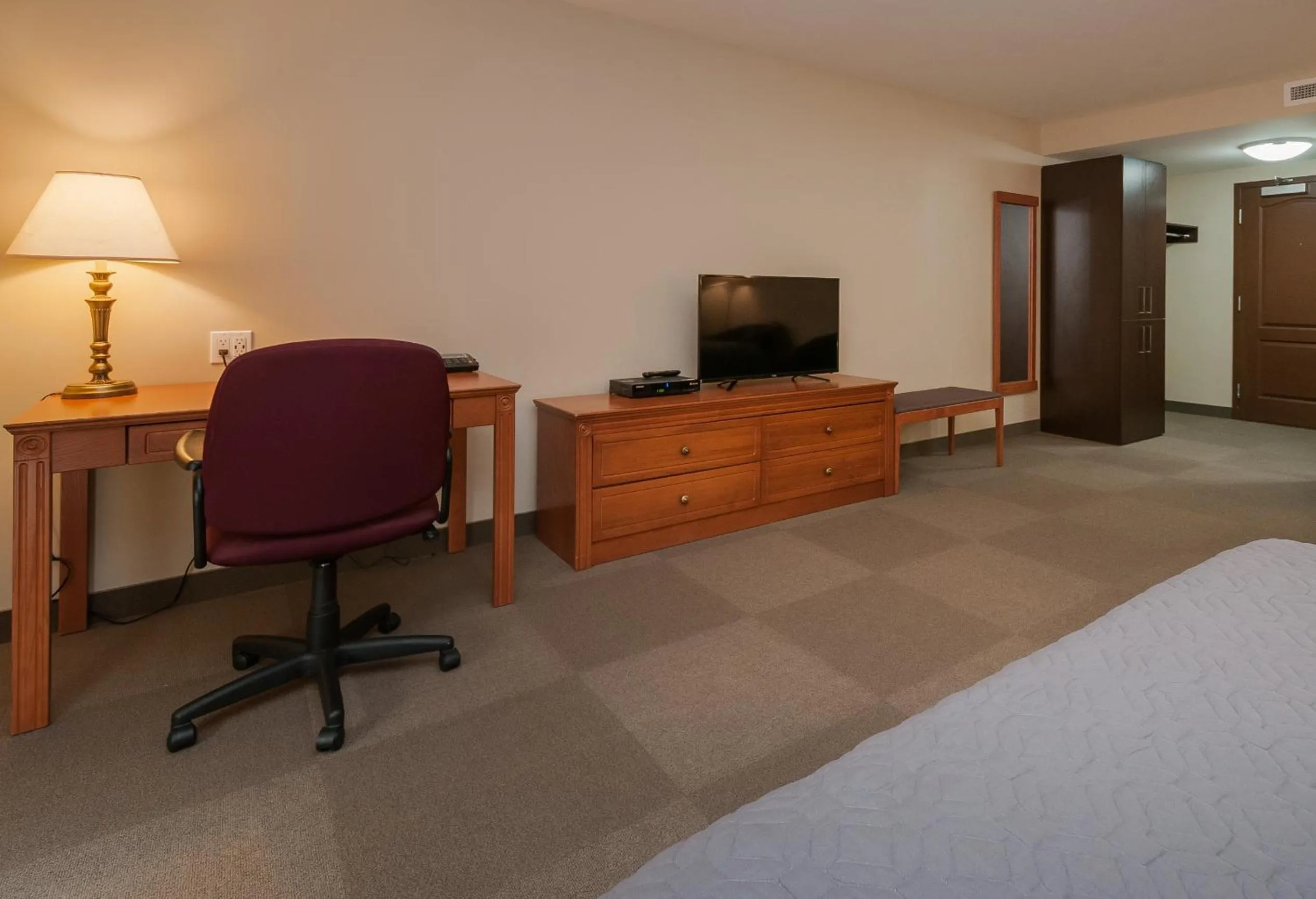 Bed in Hotel & Suites Monte-Cristo