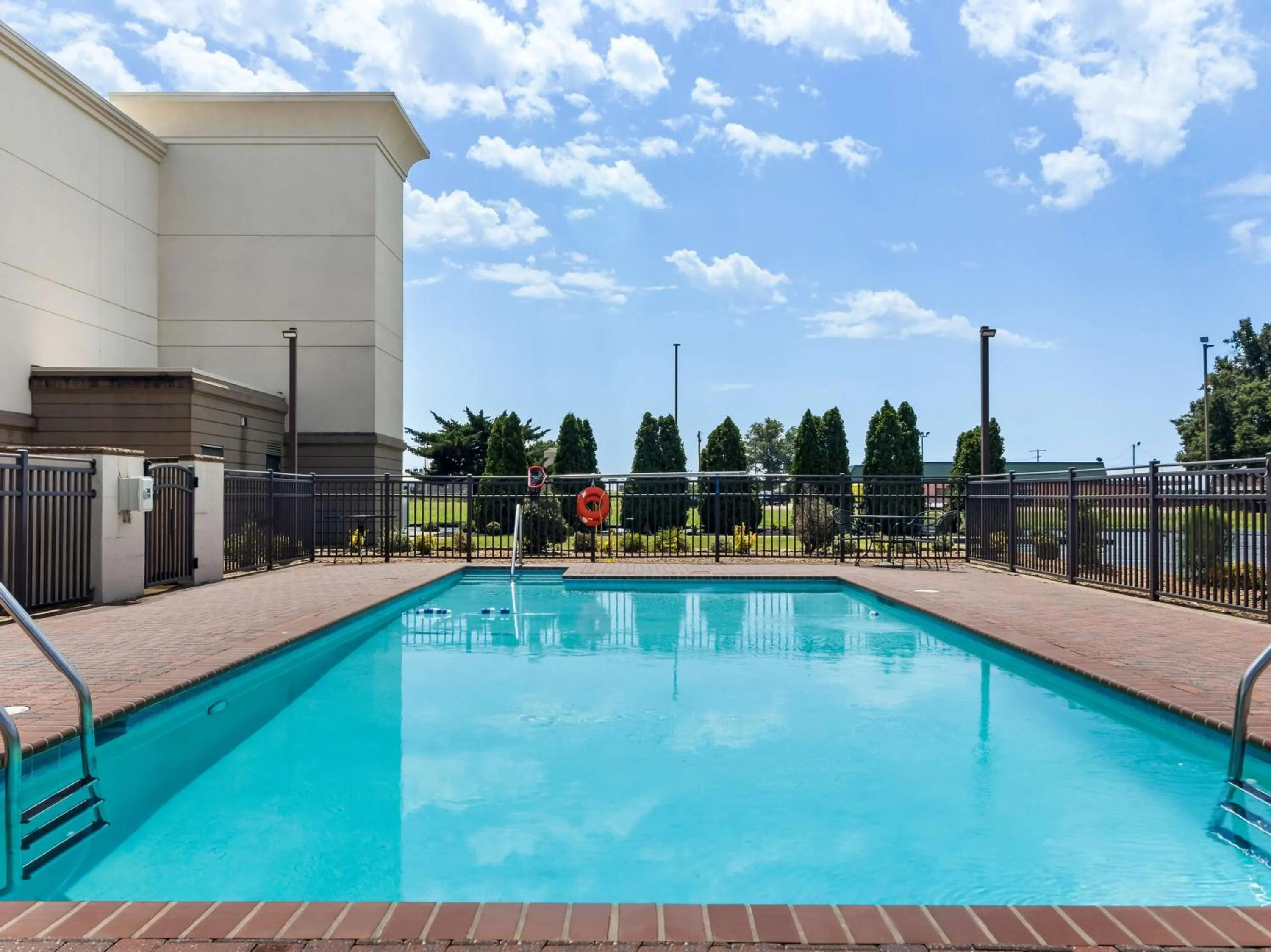 Pool view in Hampton Inn Blytheville