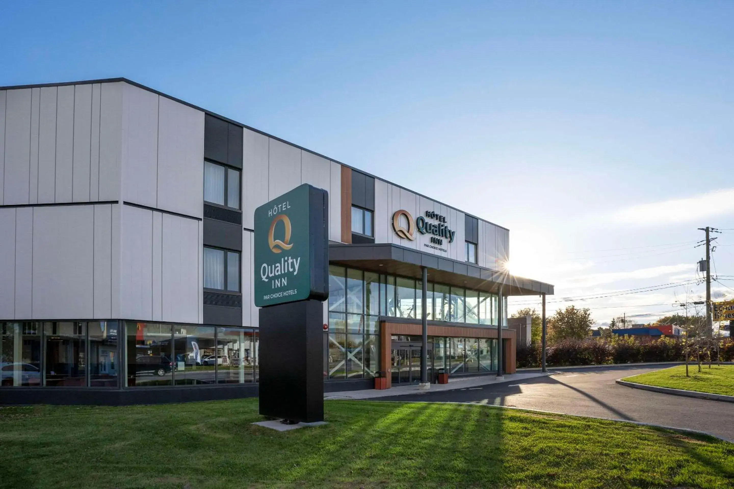 Property building in Quality Inn Property building in Quality Inn