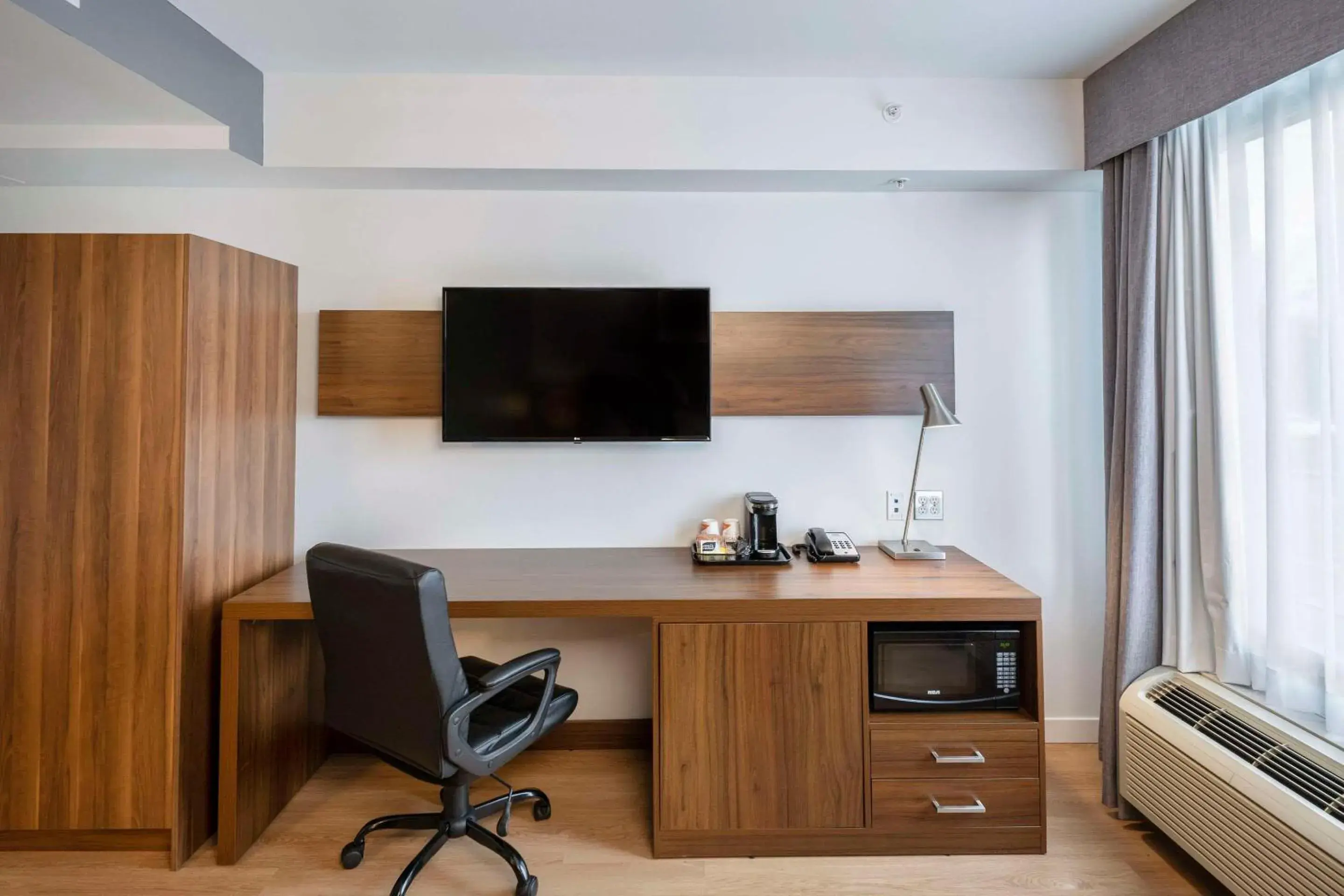 Bedroom in Quality Inn Bedroom in Quality Inn