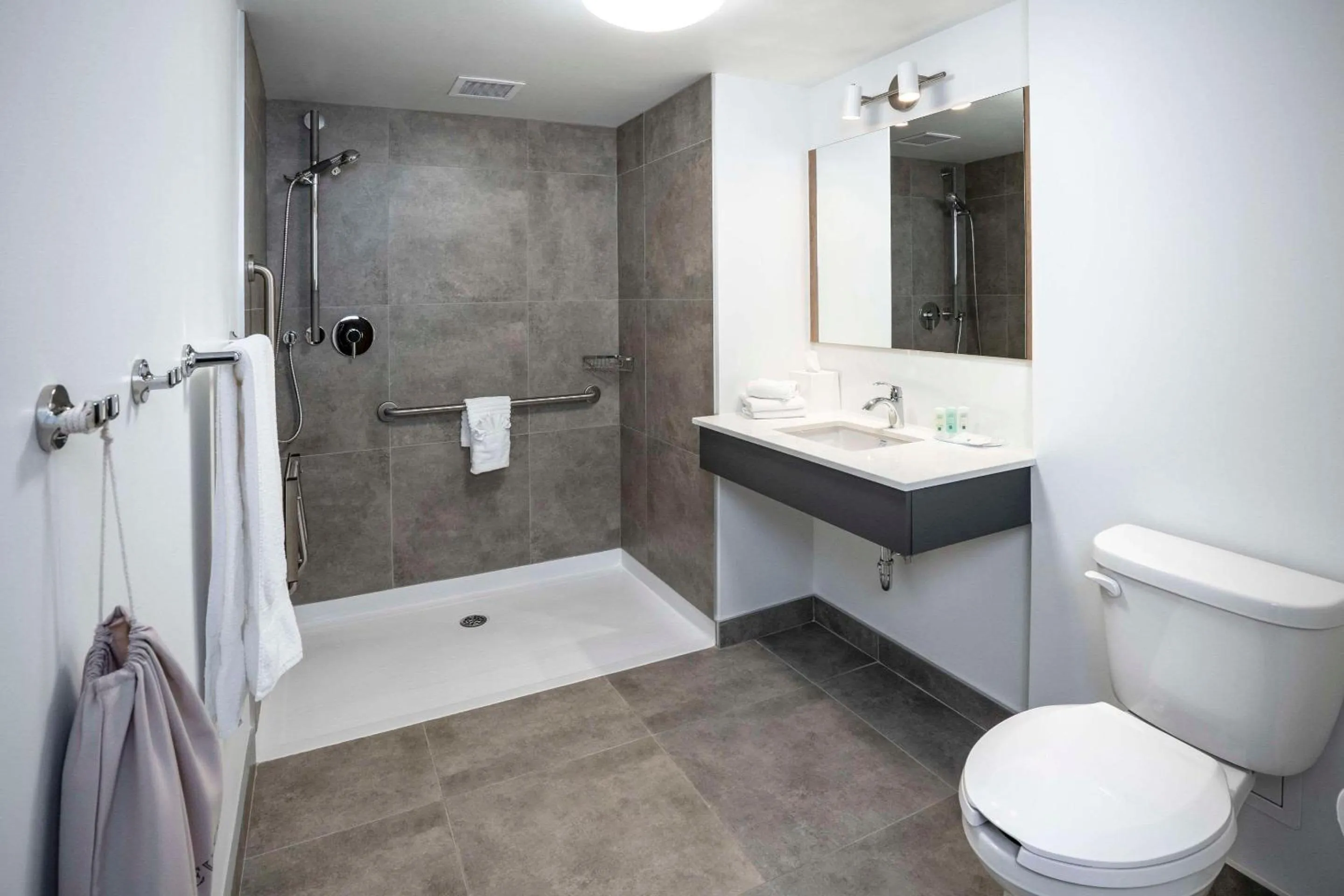 Bedroom in Quality Inn