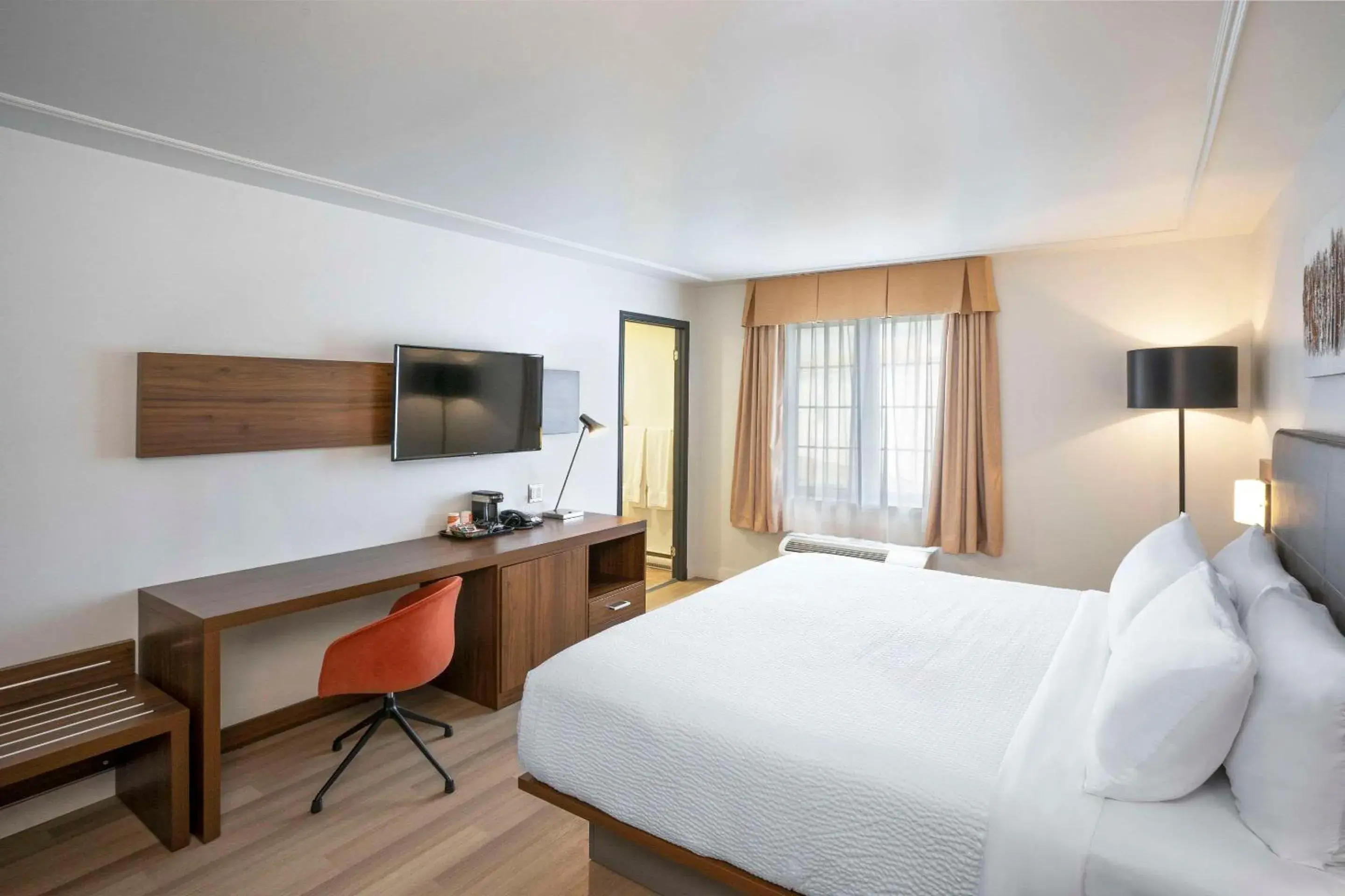 Bedroom, Bed in Quality Inn Bedroom, Bed in Quality Inn