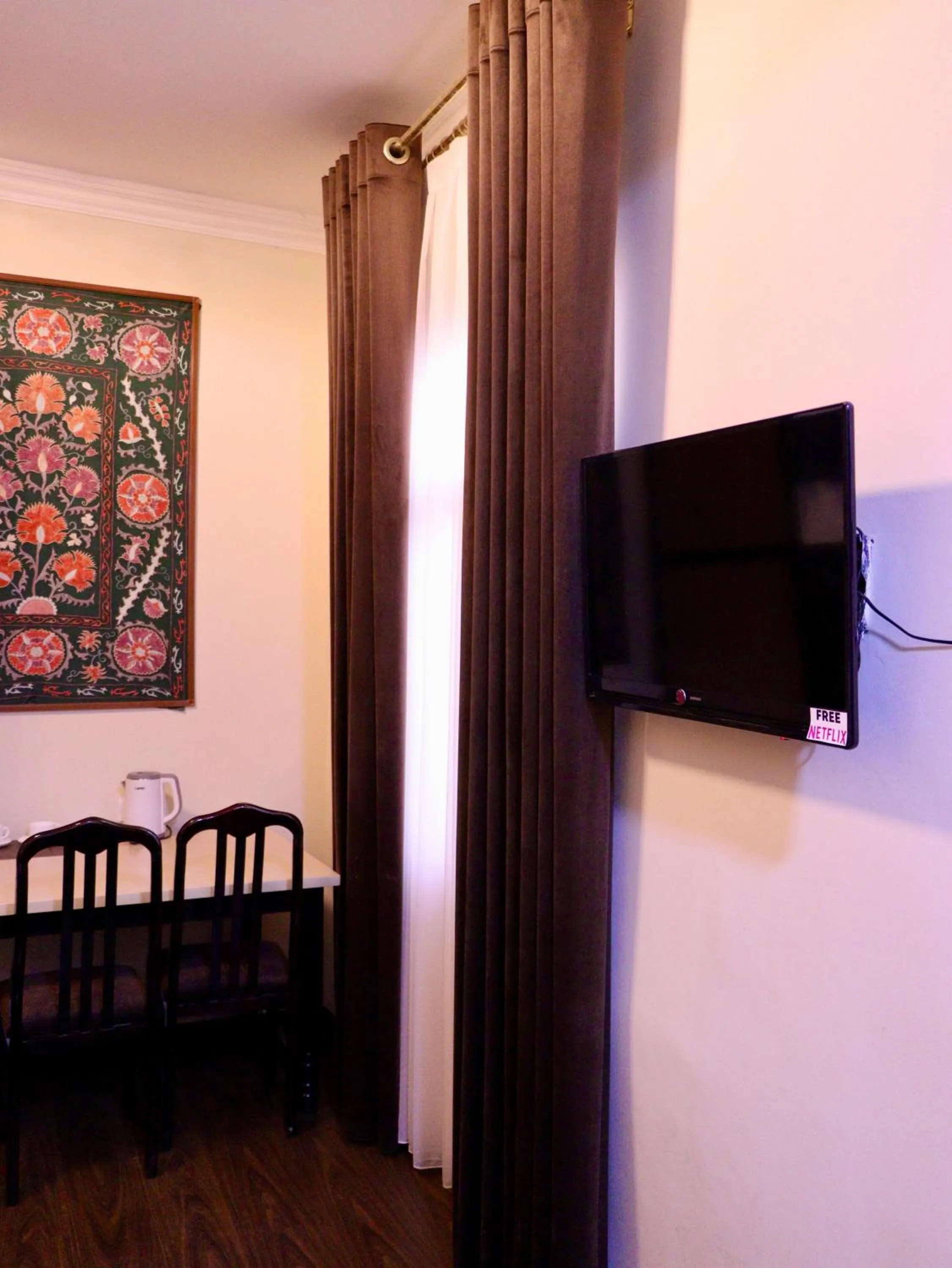TV and multimedia in Al Bukhari Boutique Hotel