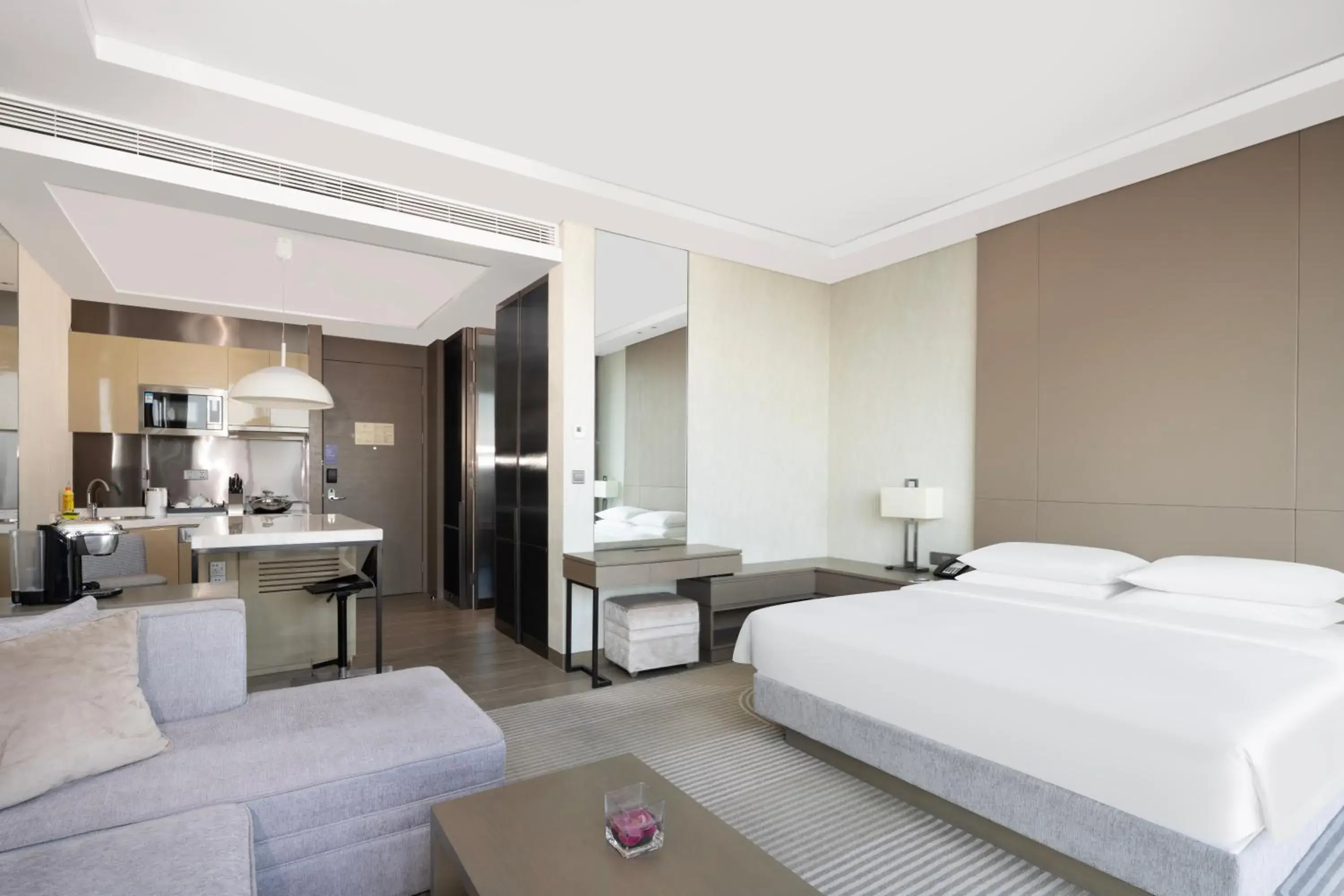 Kitchen or kitchenette, Bed in Hyatt House Shanghai Hongqiao CBD Kitchen or kitchenette, Bed in Hyatt House Shanghai Hongqiao CBD