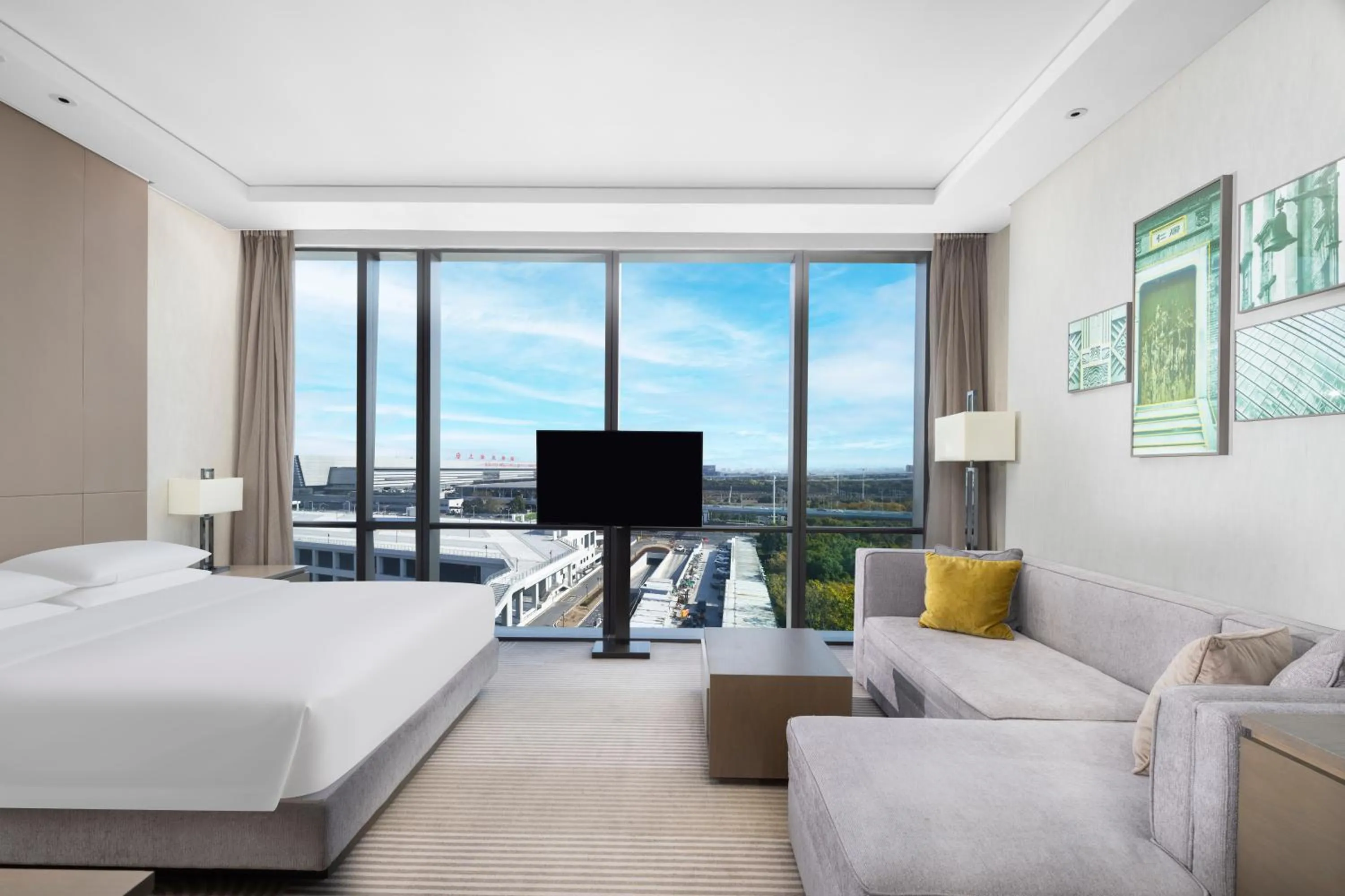 Photo of the whole room, Bed in Hyatt House Shanghai Hongqiao CBD