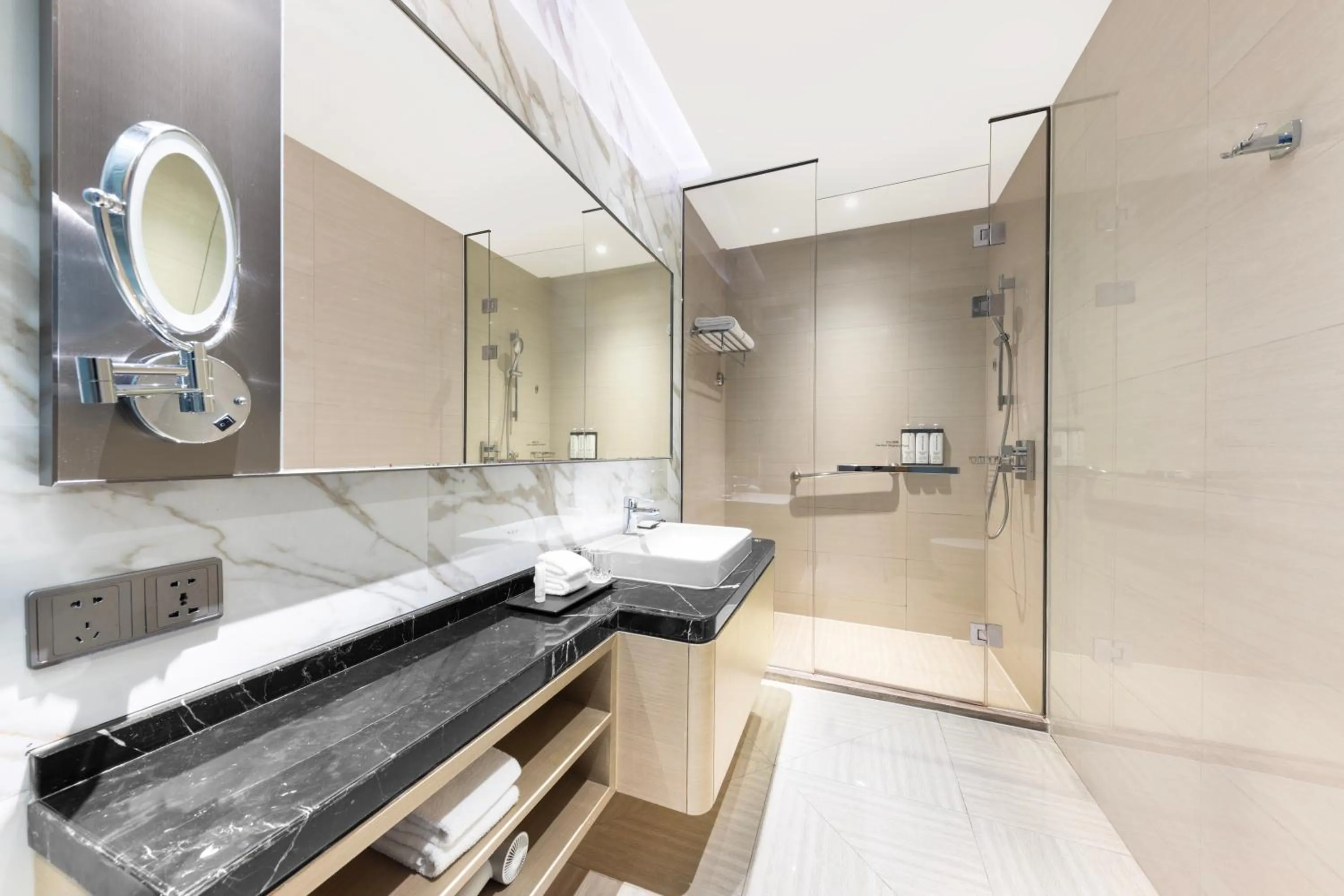 Shower in Hyatt Place Shanghai Hongqiao CBD