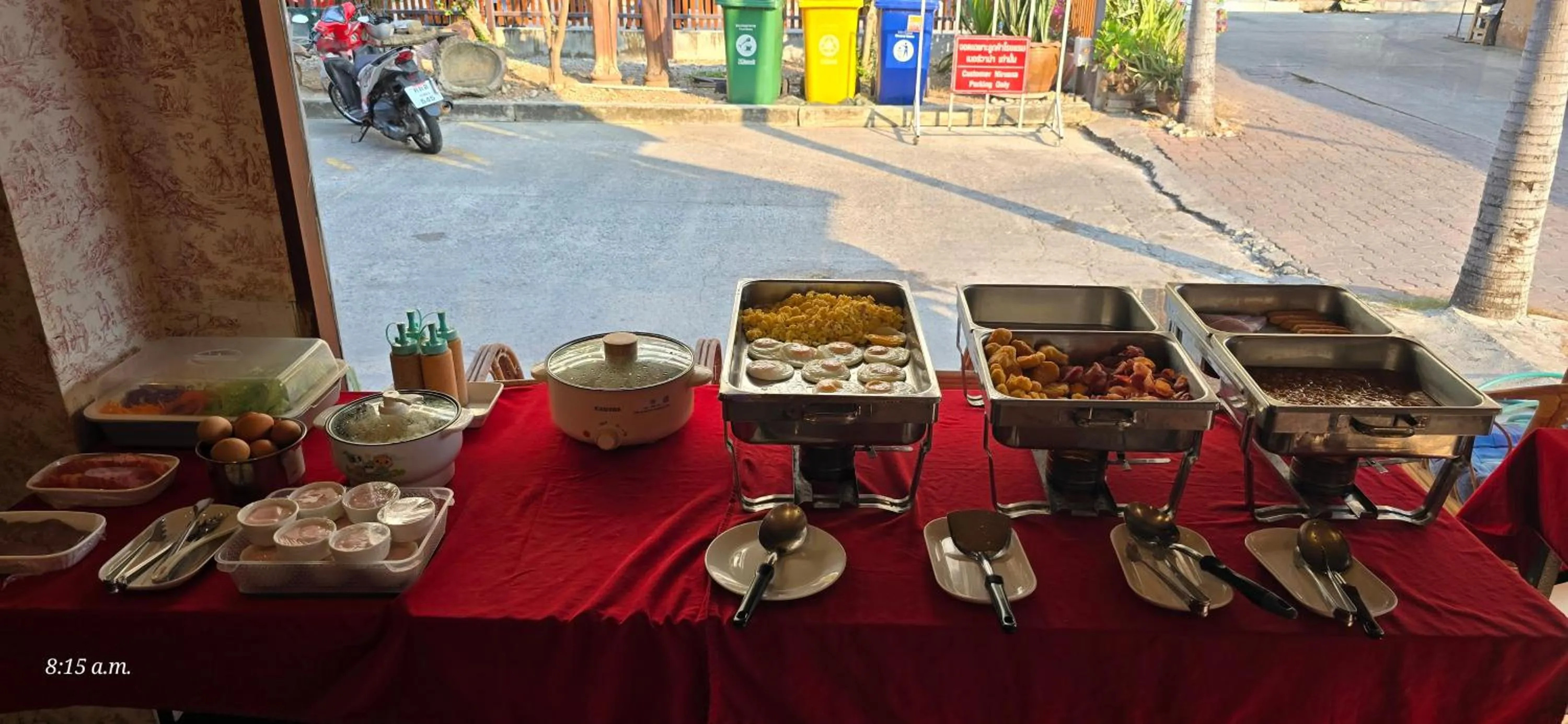 Food and drinks in Nirvana Boutique Suites