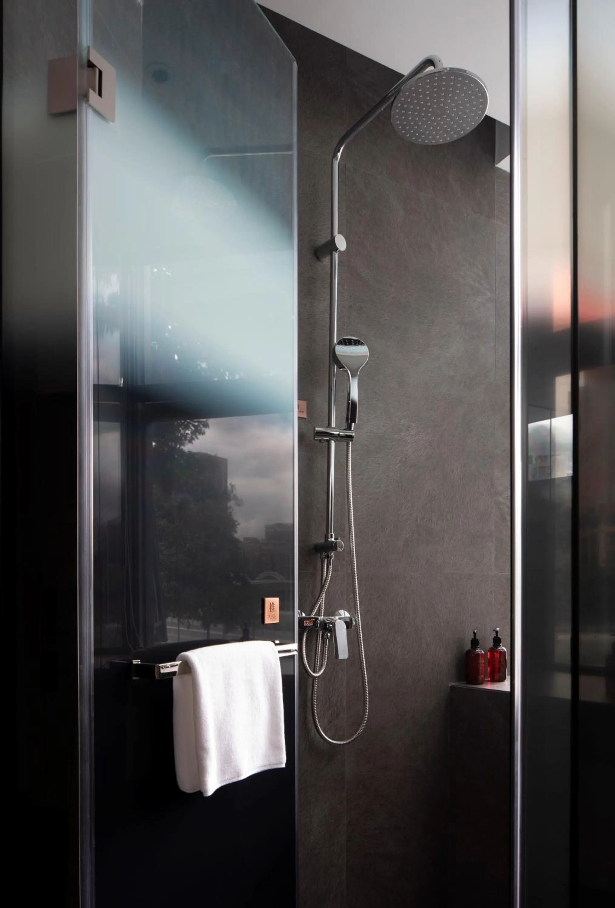 Shower in Arthur Hotel Zhujiang New Town Guangzhou