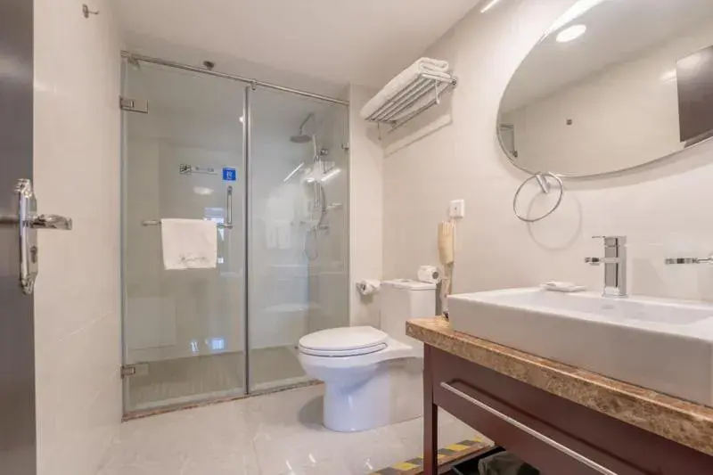 Budget Double Room in Qingdao Housing International Hotel Budget Double Room in Qingdao Housing International Hotel