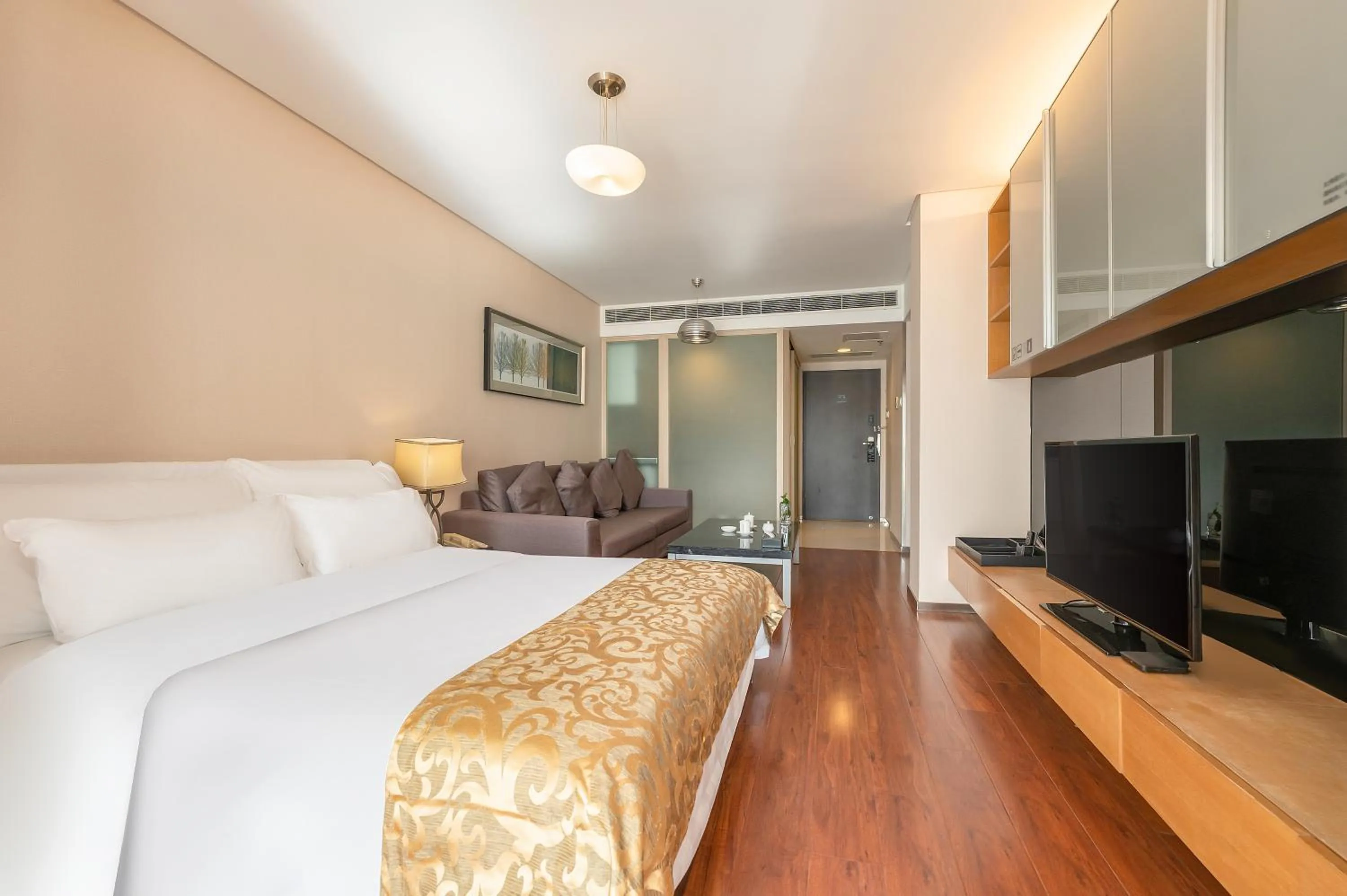 Bed in Qingdao Housing International Hotel