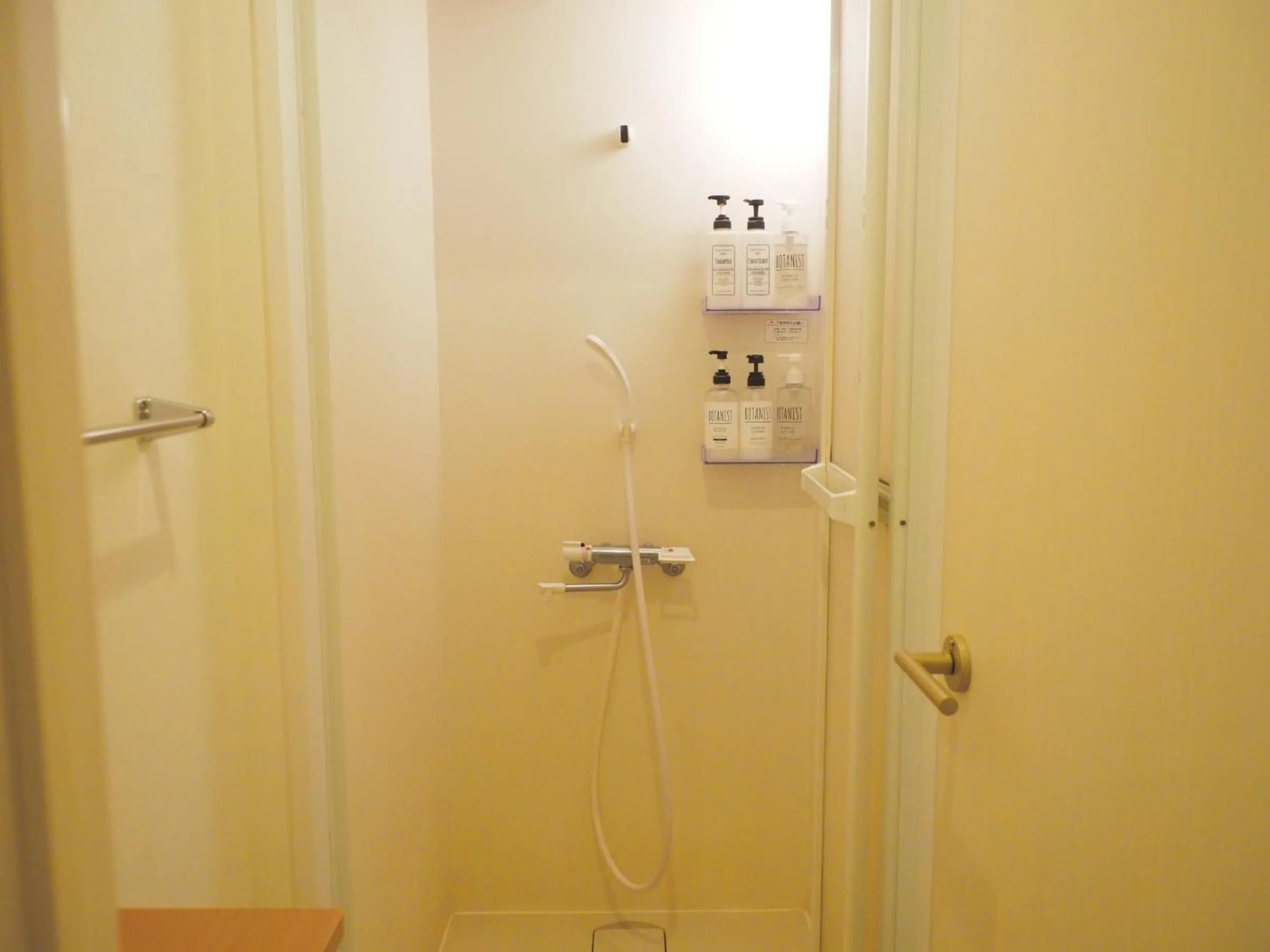 Shower in bnb+ Akihabara (Female Only)