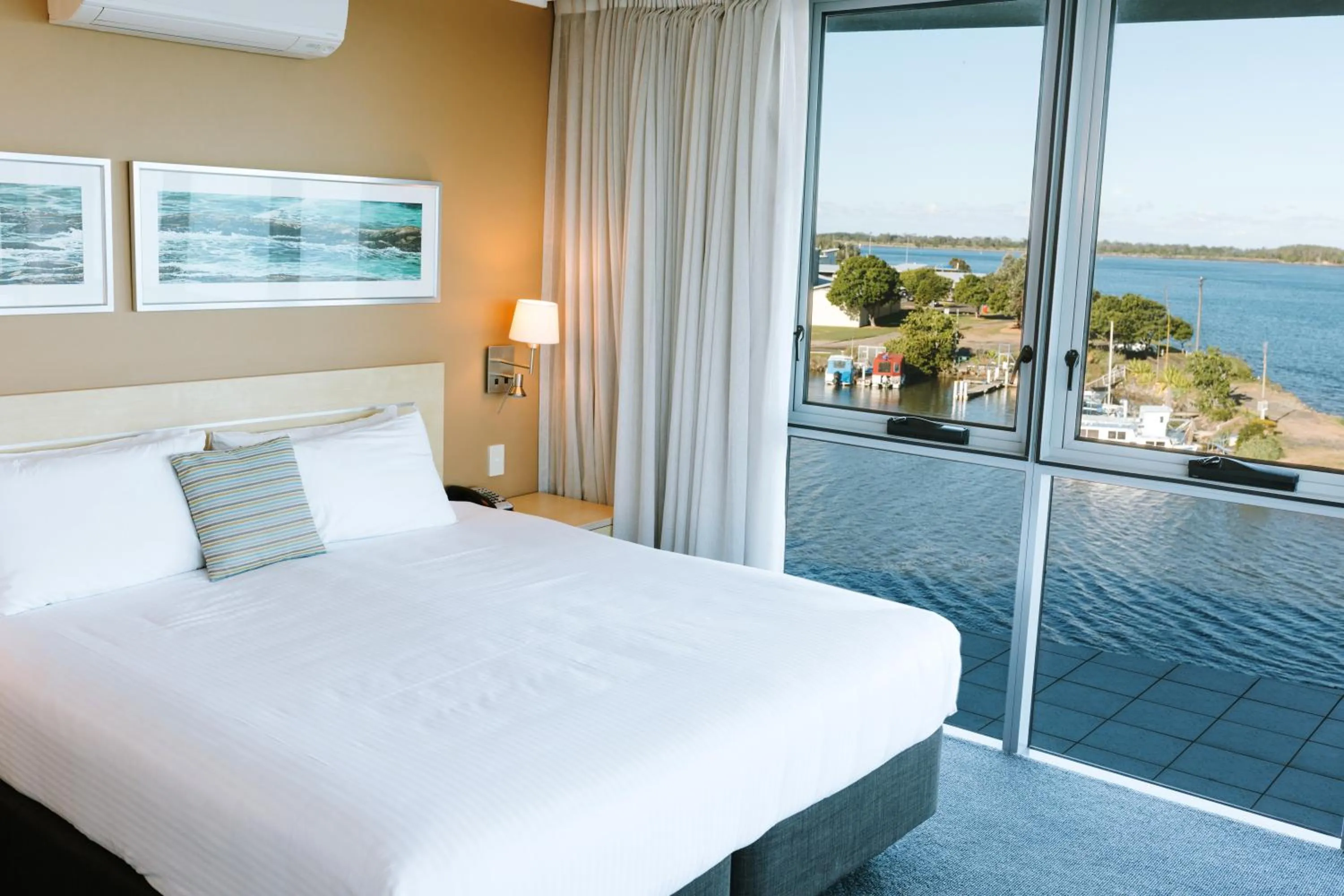 Bed in Ramada Hotel & Suites by Wyndham Ballina Byron