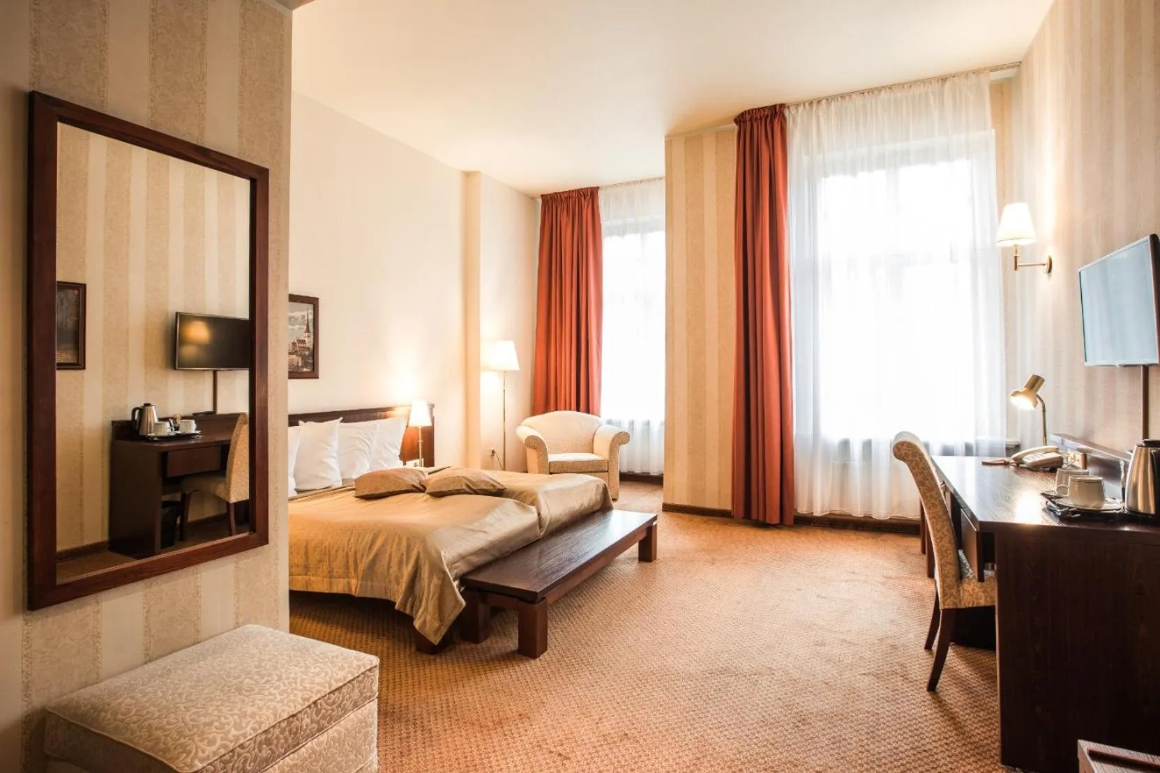 Living room, Bed in Monika Centrum Hotels