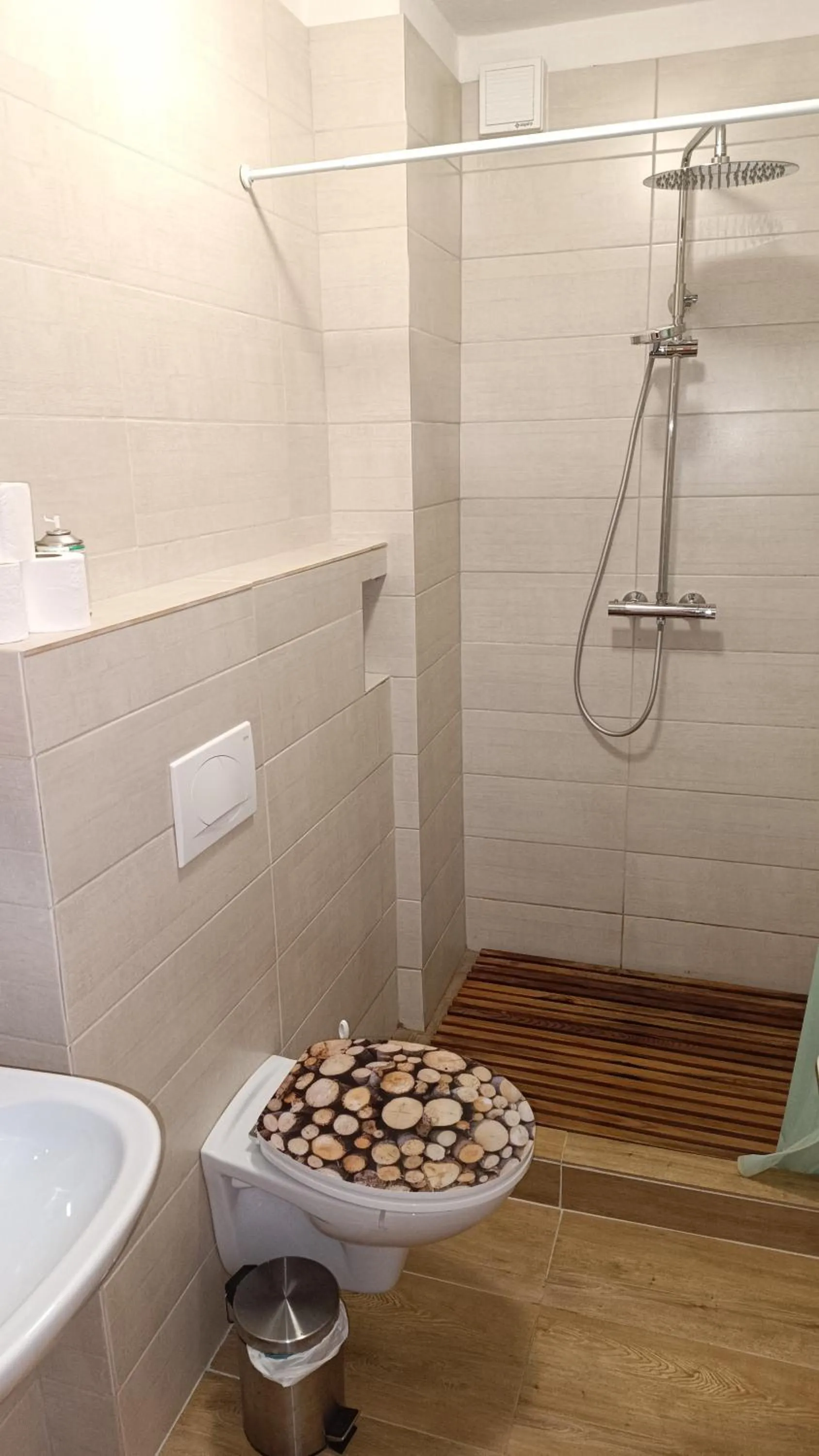 Shower in Tourist Farm Strle With Great Local Food