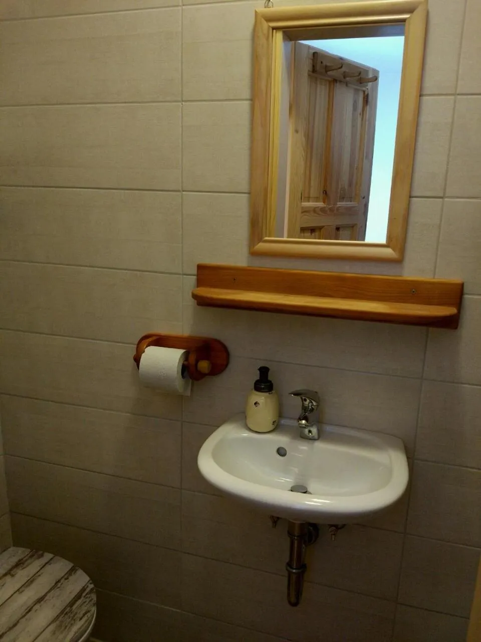 Bathroom in Tourist Farm Strle With Great Local Food