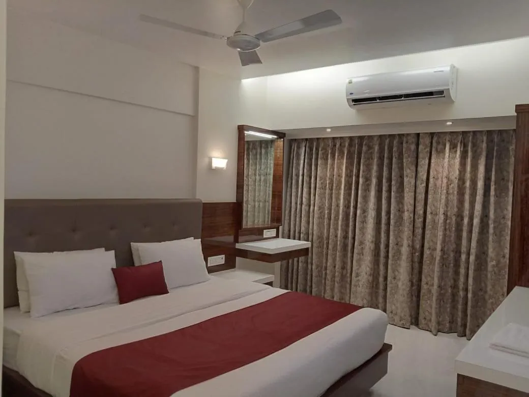 Bed in Hotel Milan International