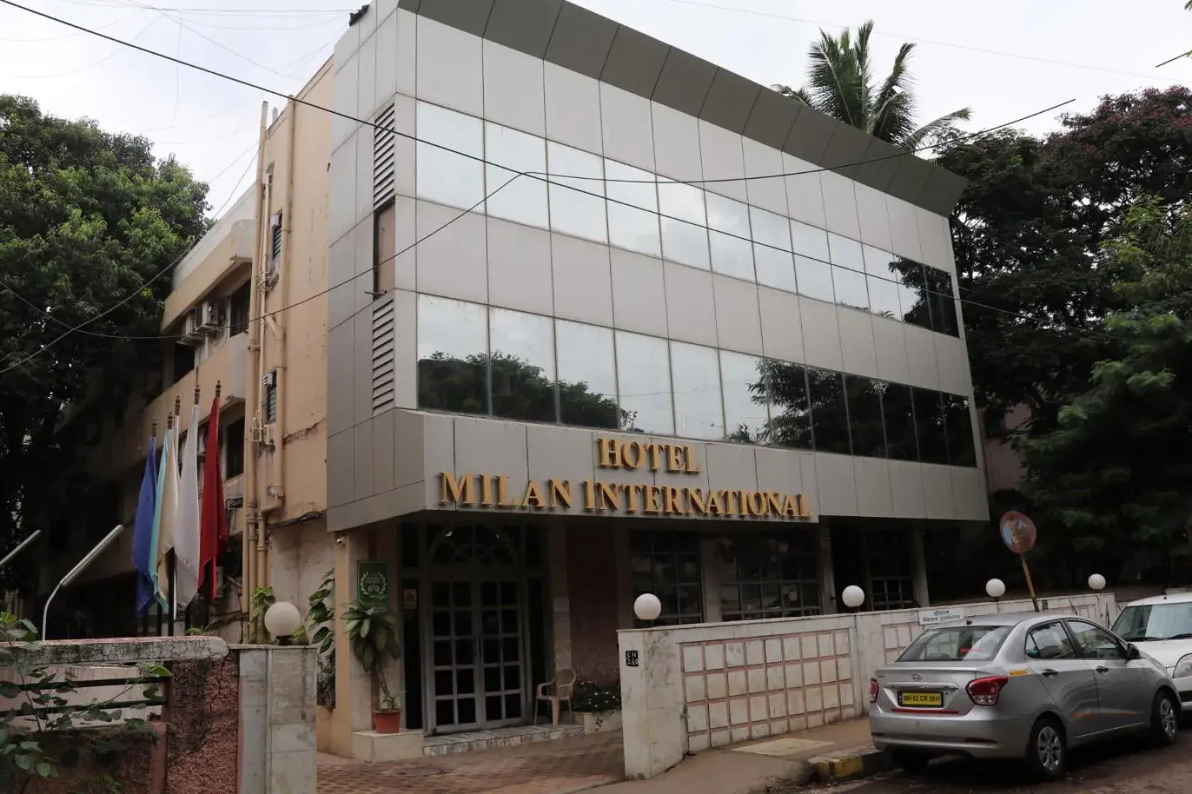 Property building in Hotel Milan International Property building in Hotel Milan International