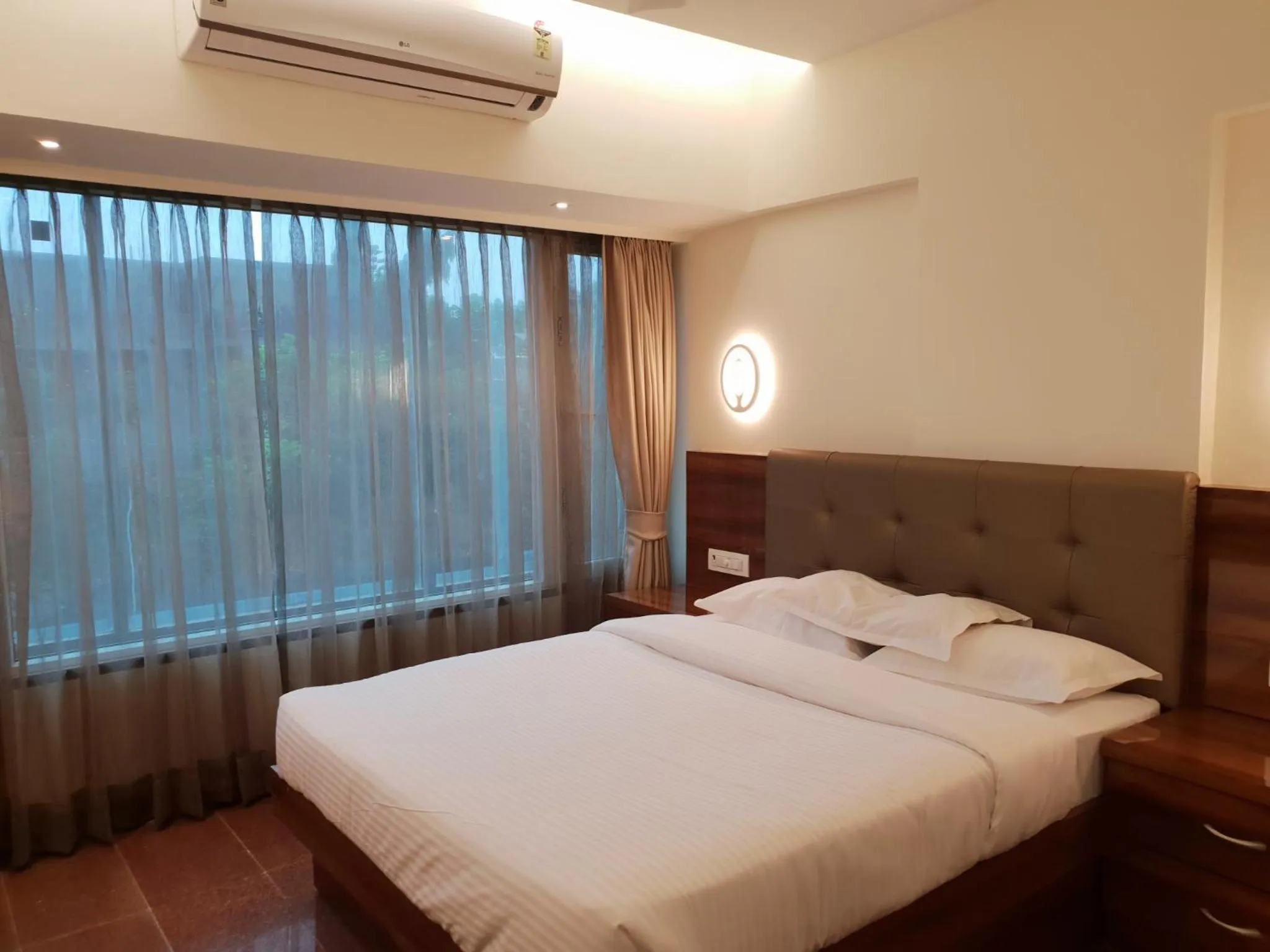 Bed in Hotel Milan International