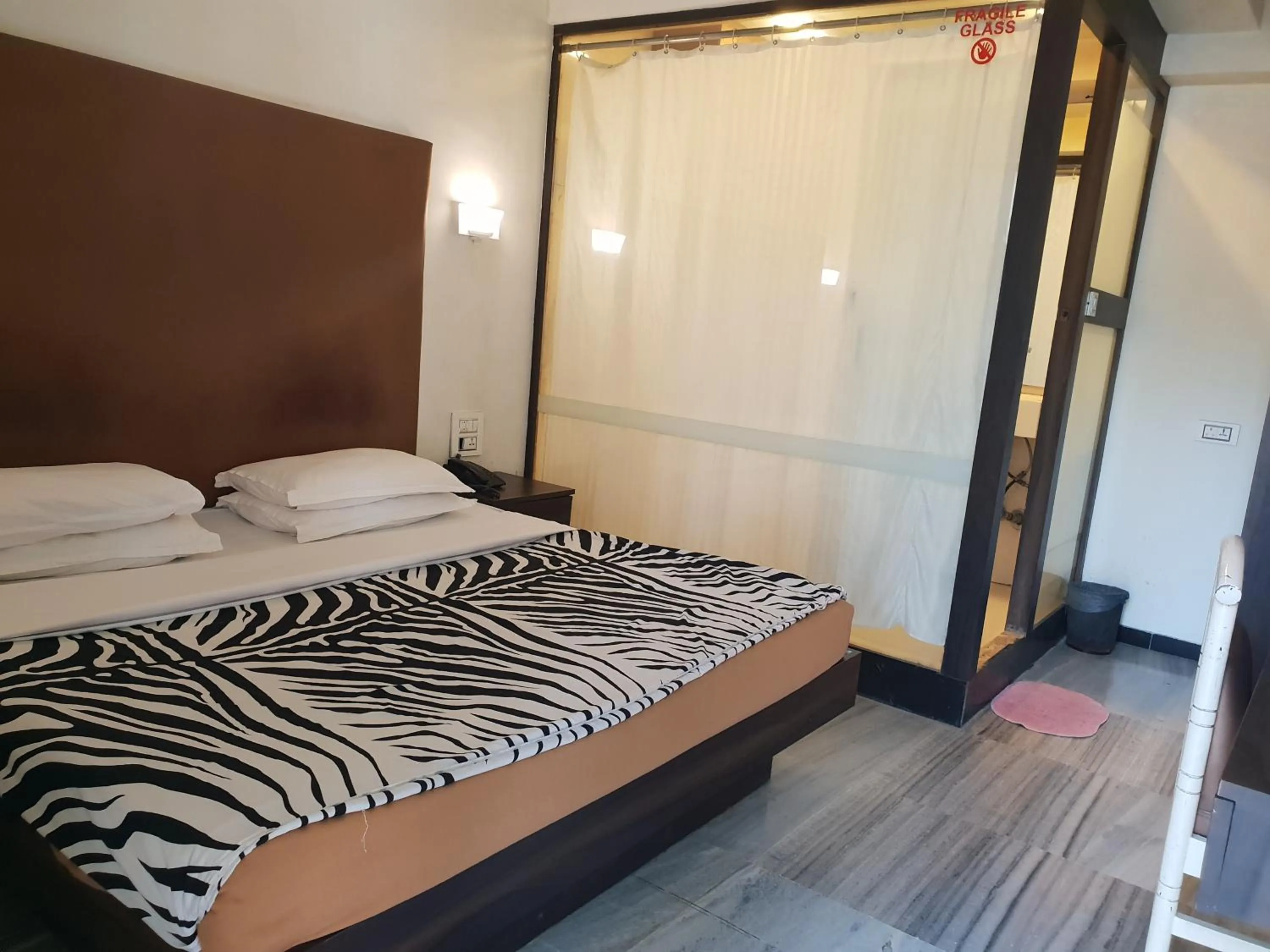 Bed in Hotel Milan International