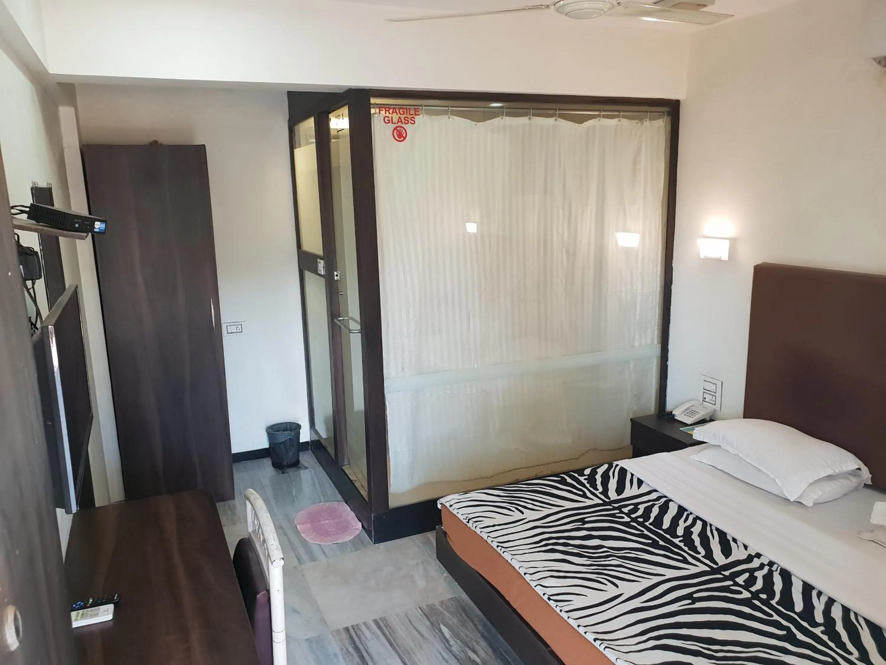 Bed in Hotel Milan International