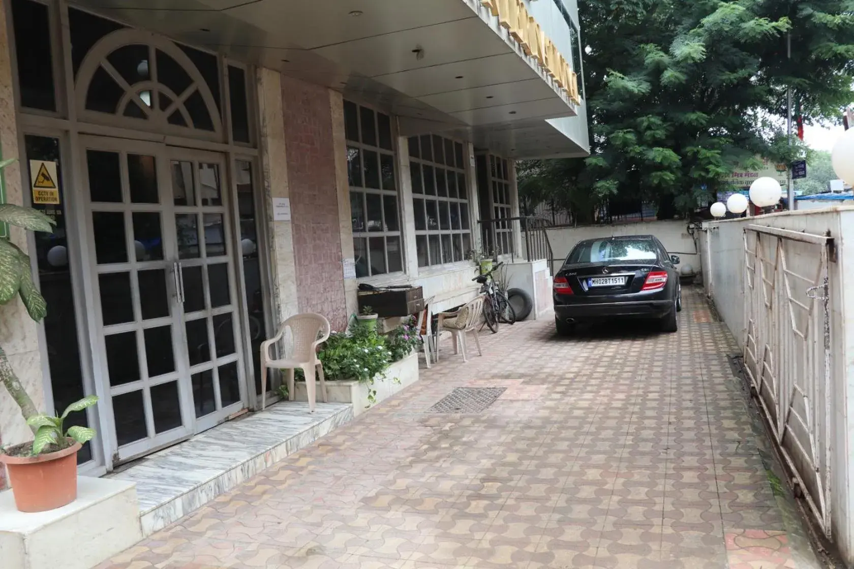 Property building in Hotel Milan International Property building in Hotel Milan International