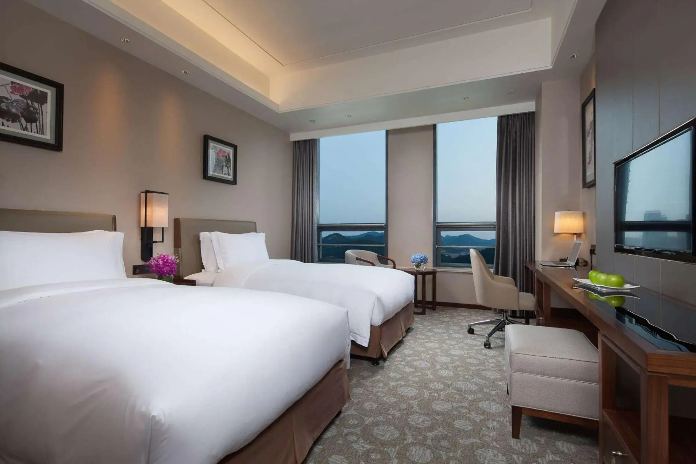 Photo of the whole room, Bed in Ramada Jinan Photo of the whole room, Bed in Ramada Jinan