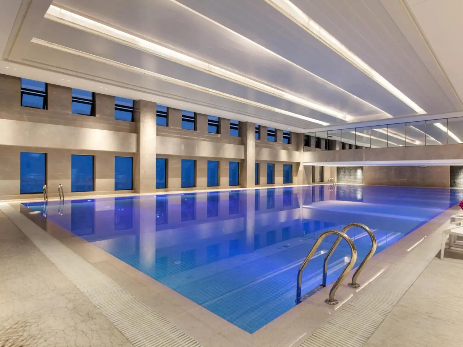 Swimming pool in Ramada Jinan Swimming pool in Ramada Jinan