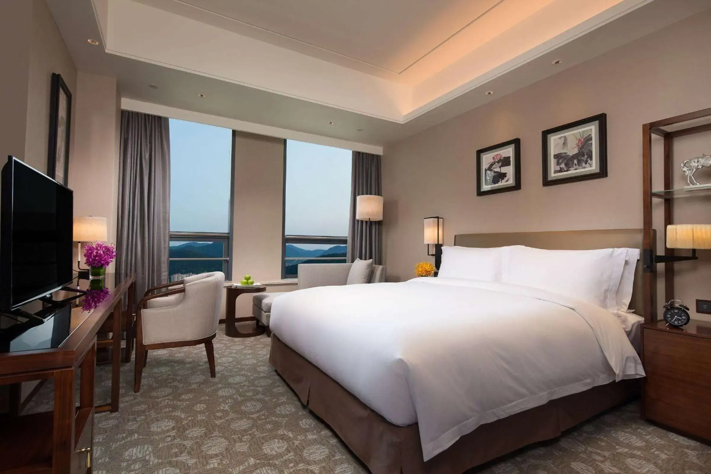 Photo of the whole room, Bed in Ramada Jinan Photo of the whole room, Bed in Ramada Jinan