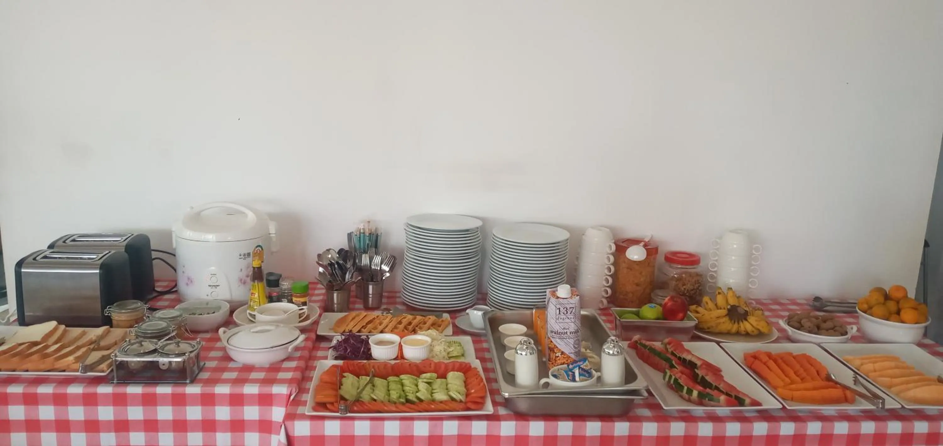 Breakfast in Modern Living Residence