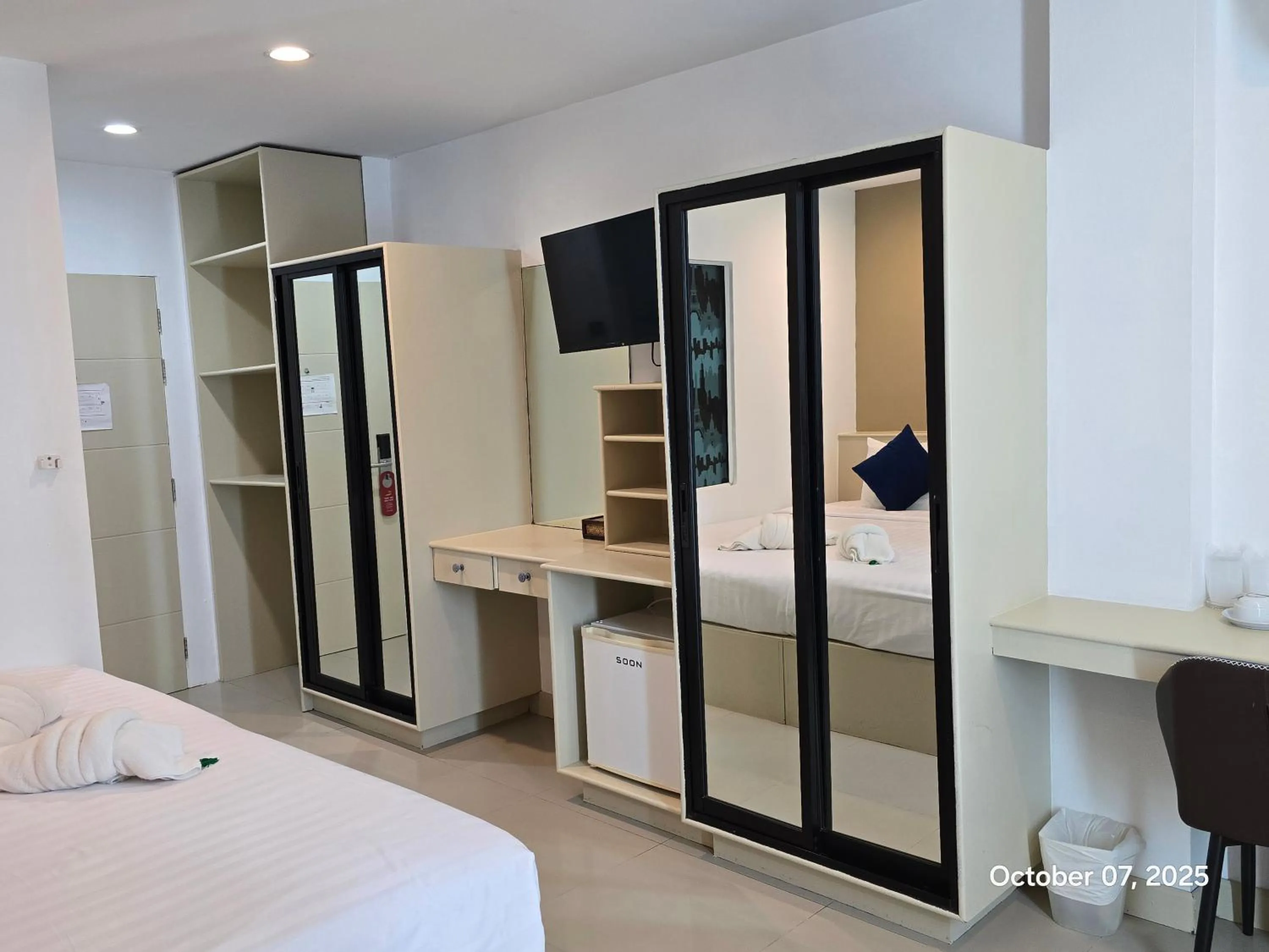 wardrobe, Bed in Modern Living Residence