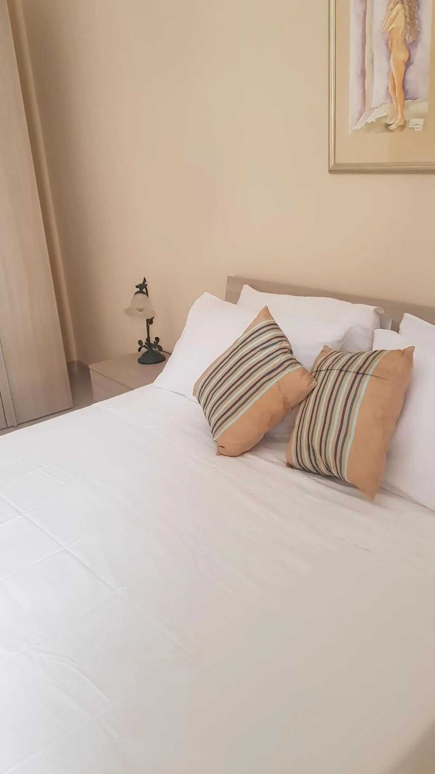 Decorative detail, Bed in Aurora Apartment