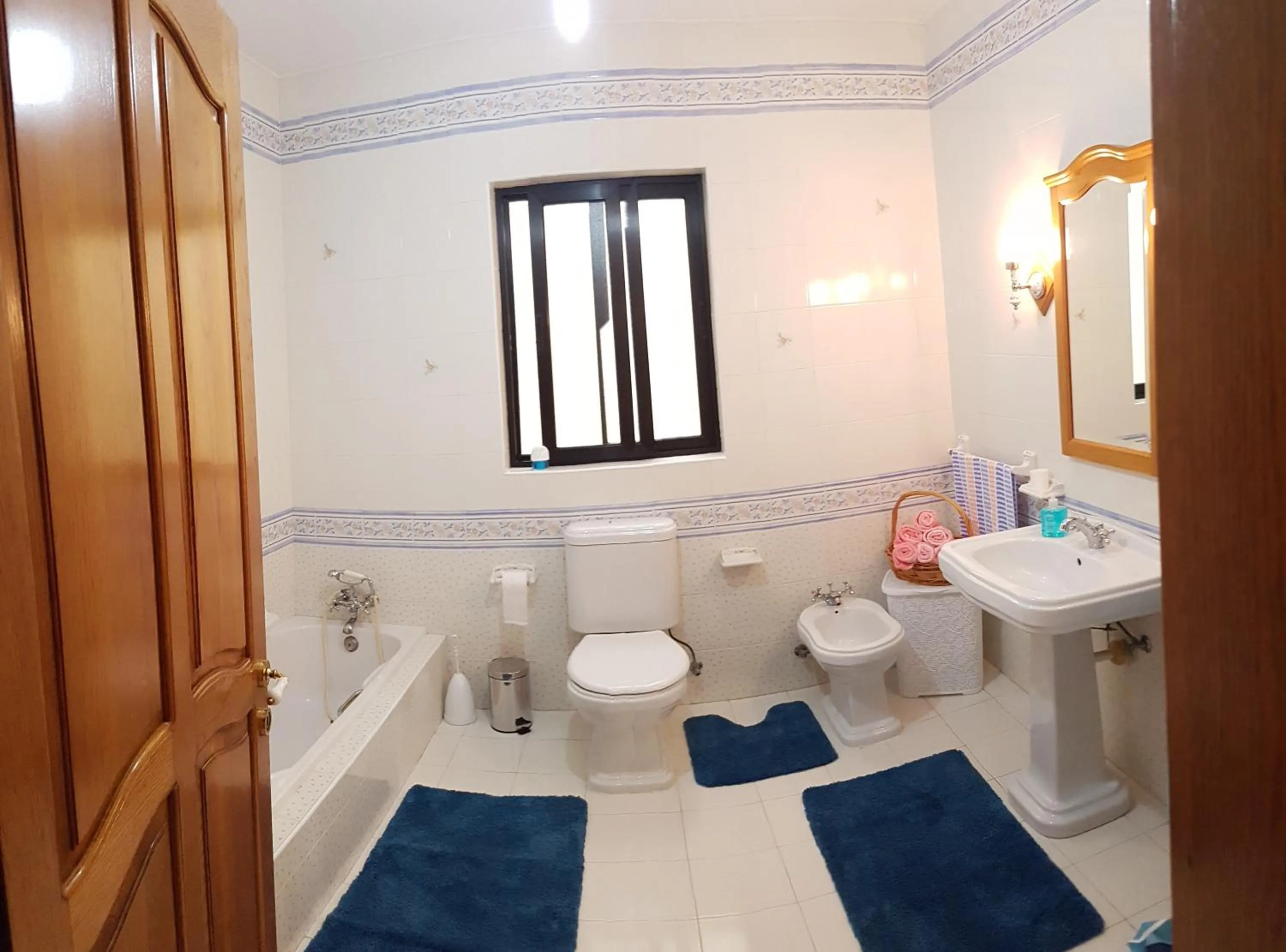 Shower in Aurora Apartment