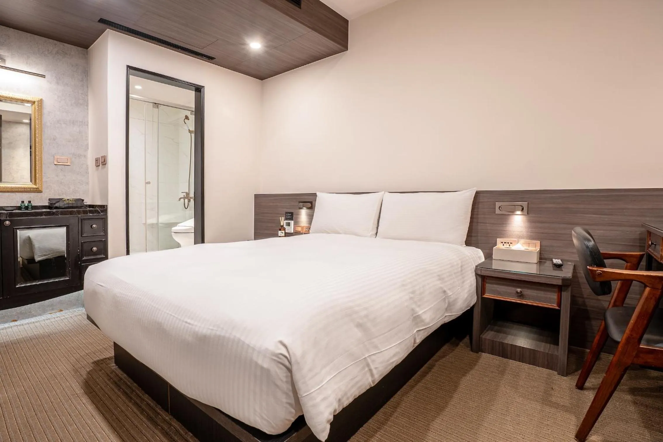 Photo of the whole room, Bed in Dream Mansion Hotel