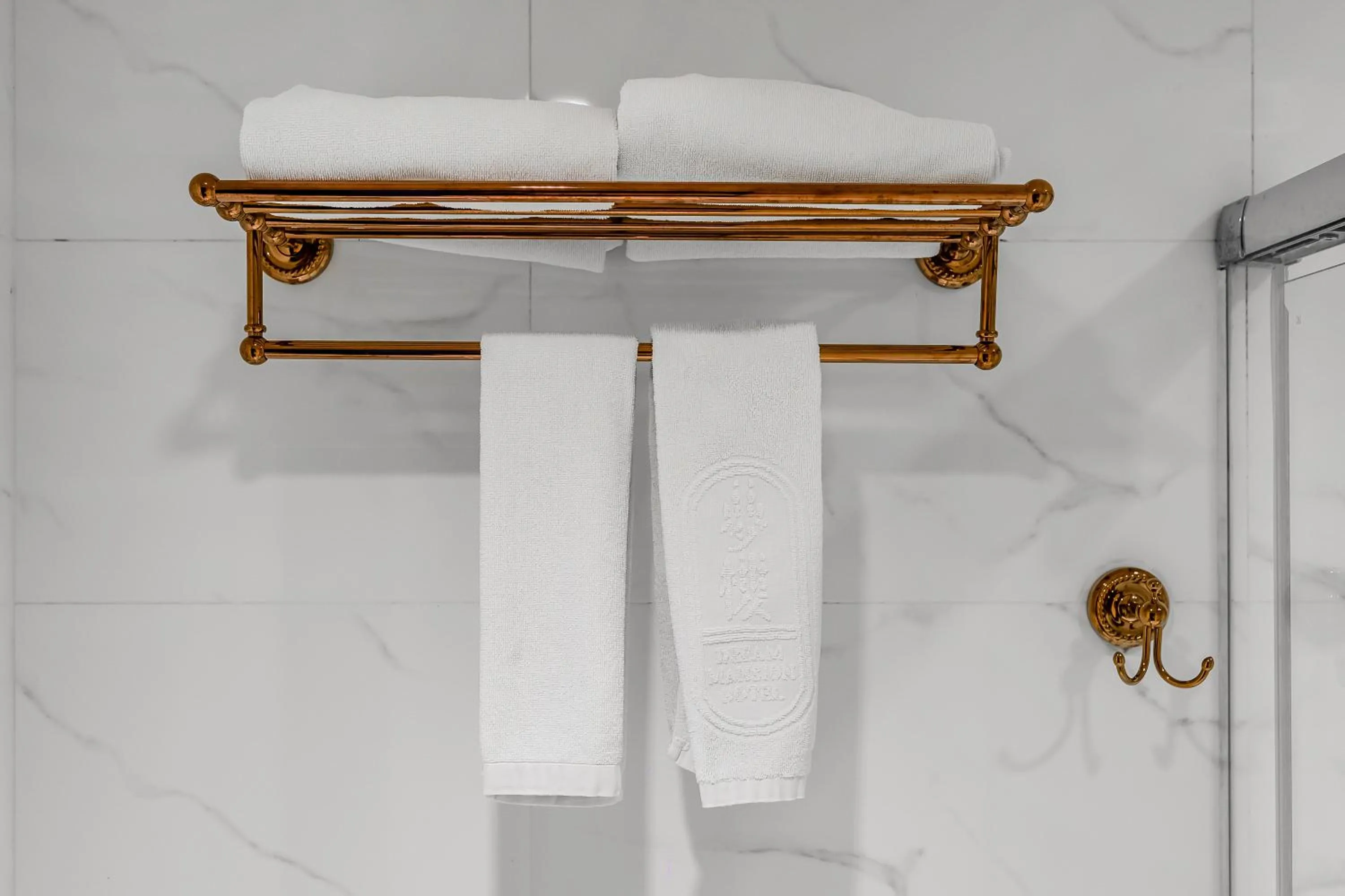 Shower in Dream Mansion Hotel