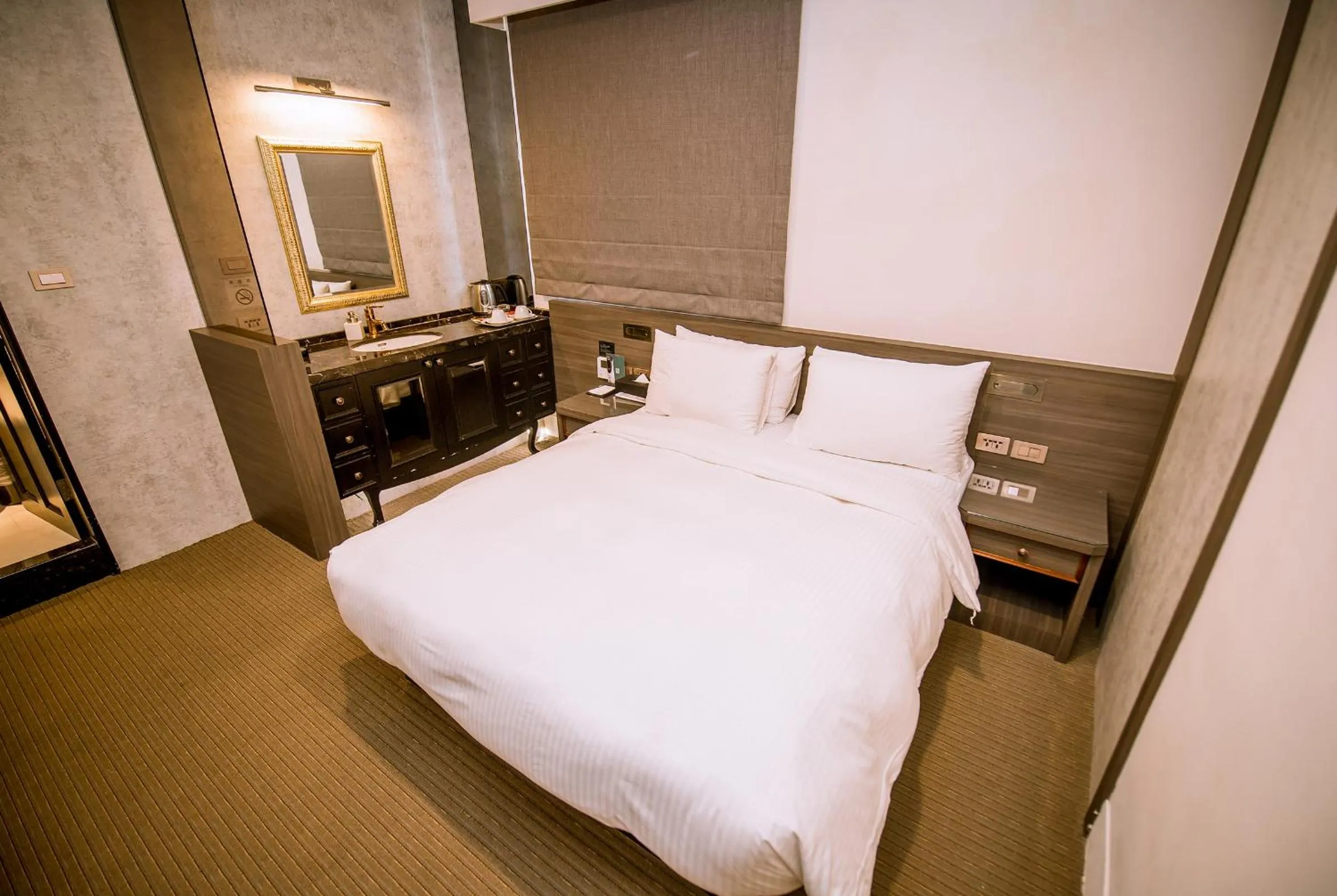 room service, Bed in Dream Mansion Hotel