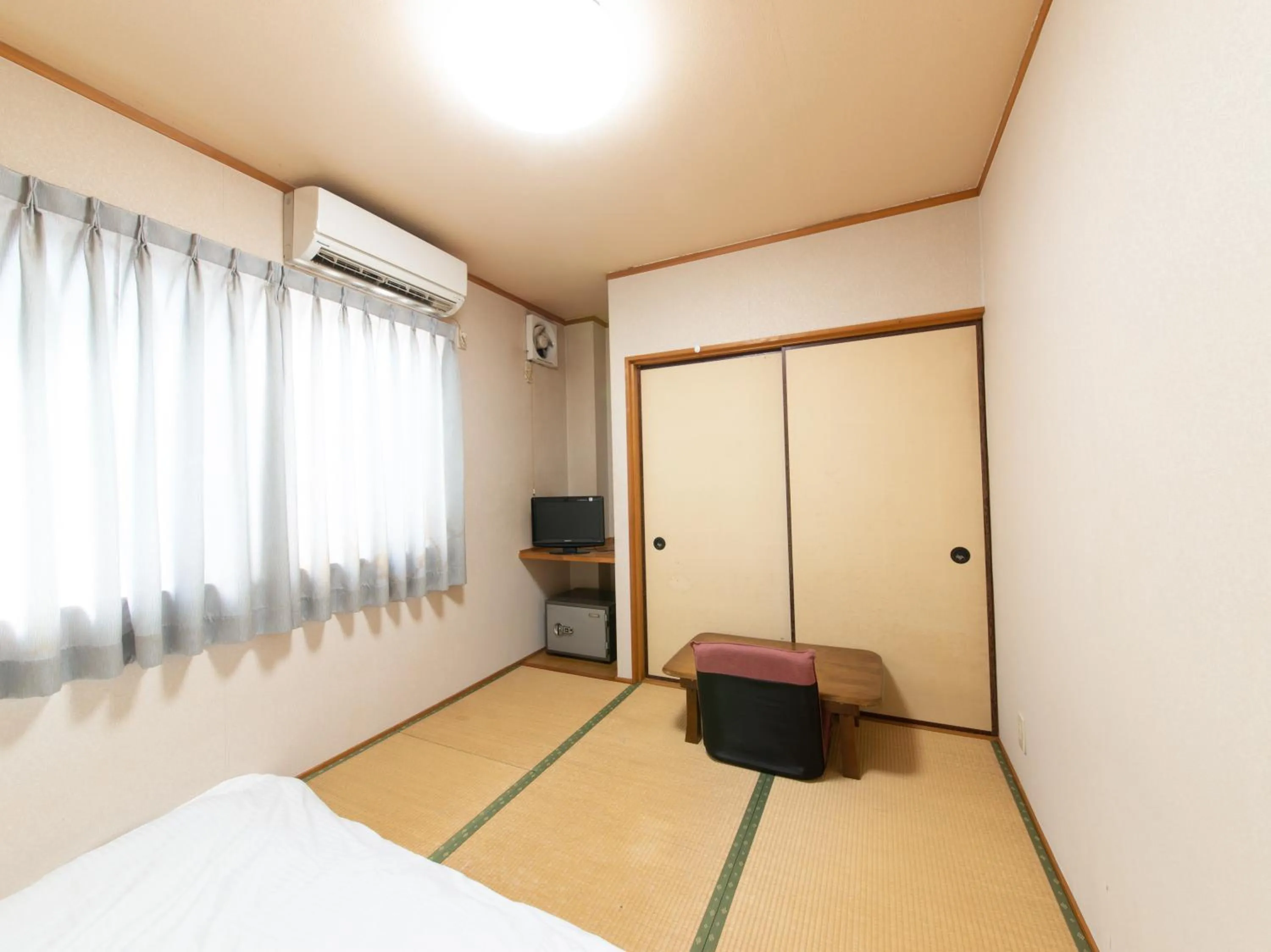 Bed in Tabist Tatsumi Business Hotel Matsusaka