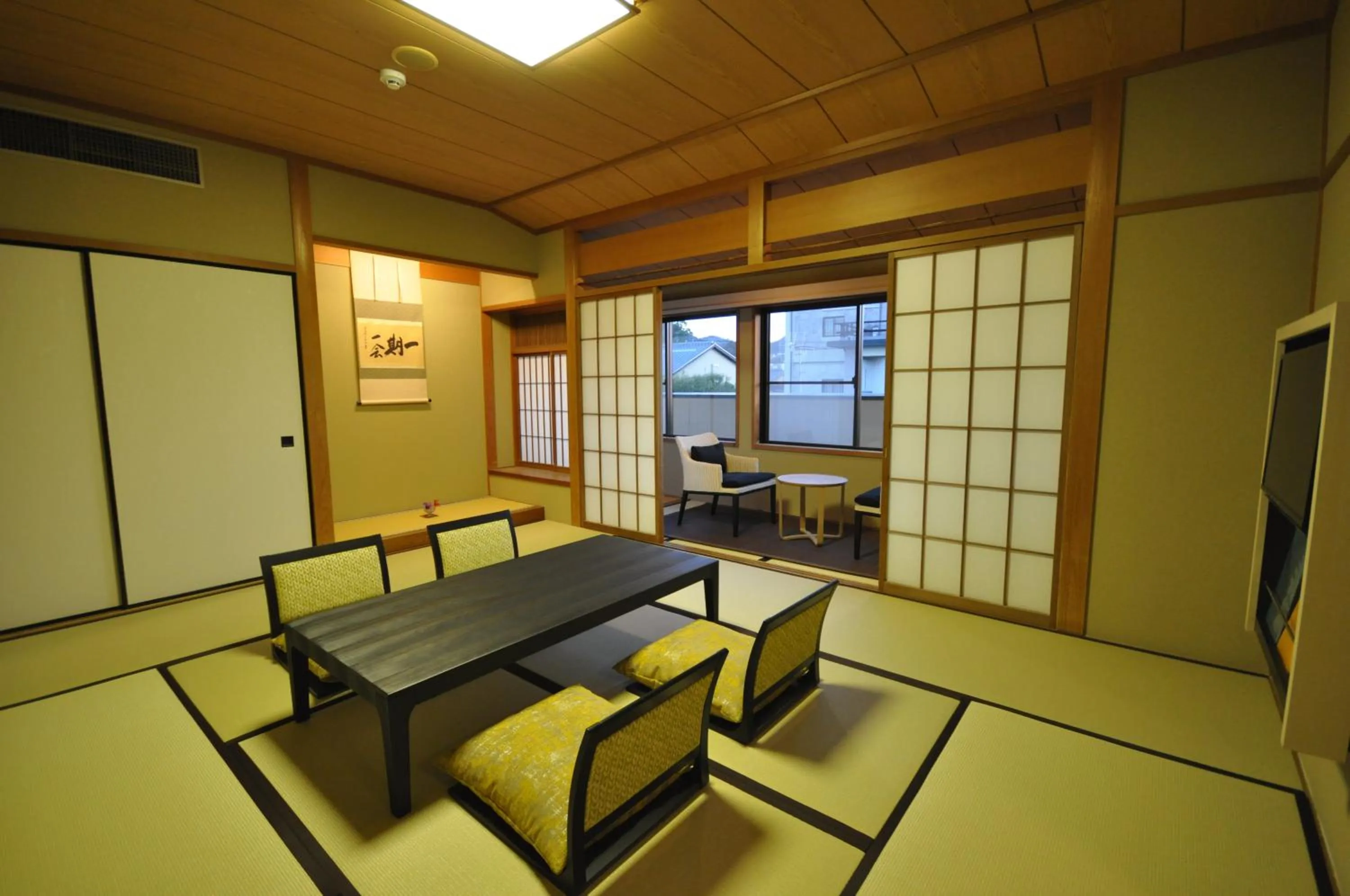 Photo of the whole room in Gion Ryokan Karaku