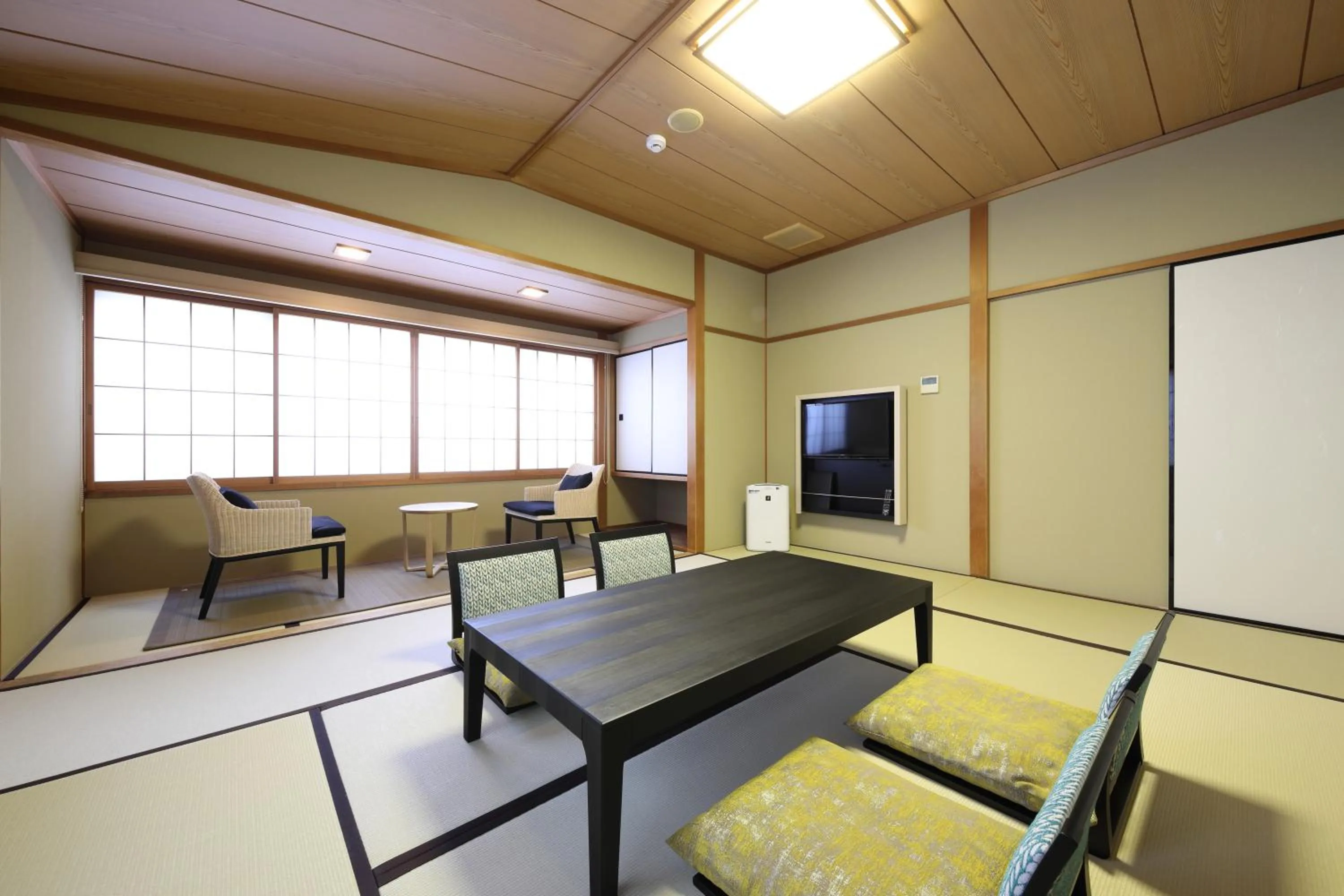 Photo of the whole room in Gion Ryokan Karaku